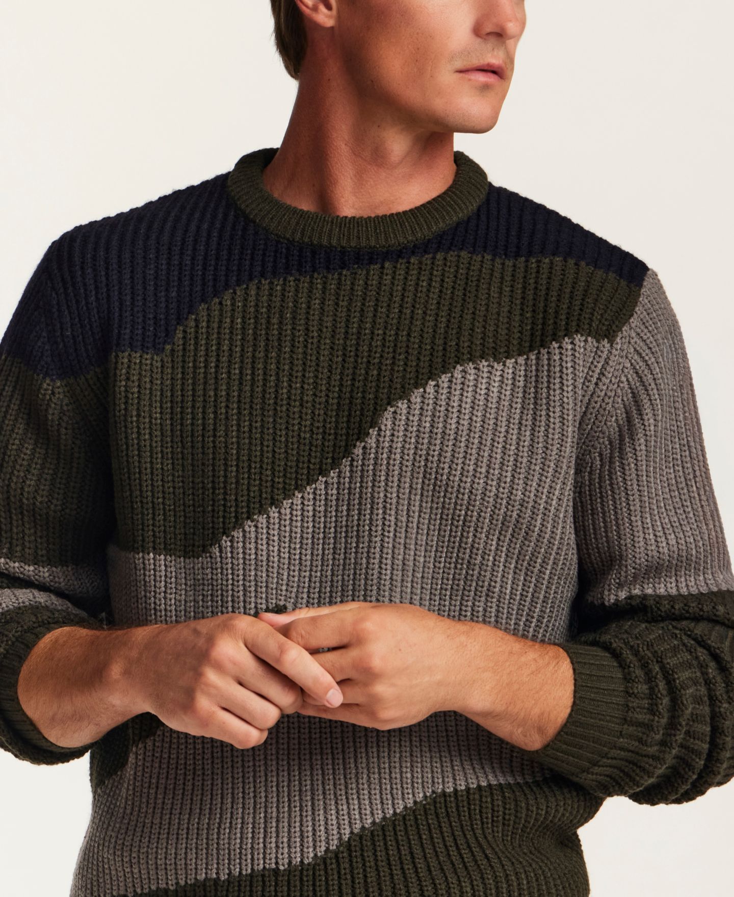 Мужской свитер Weatherproof Vintage Chunky Abstract Crewneck, цвет: Тёмный оливковый — фото 3