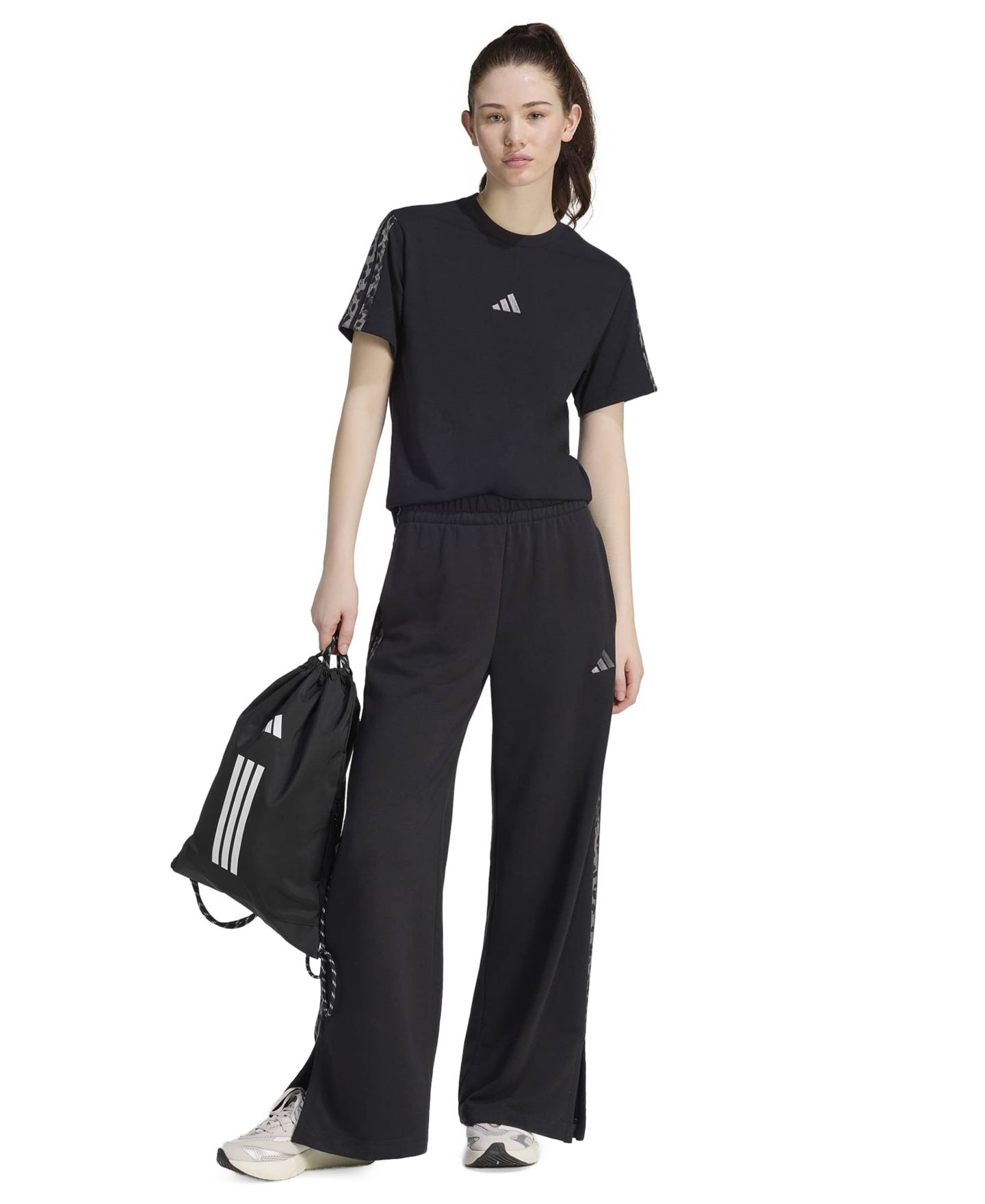 Женская футболка adidas Seasonal Essentials Crewneck, цвет: Чёрный / Разноцветный — фото 2
