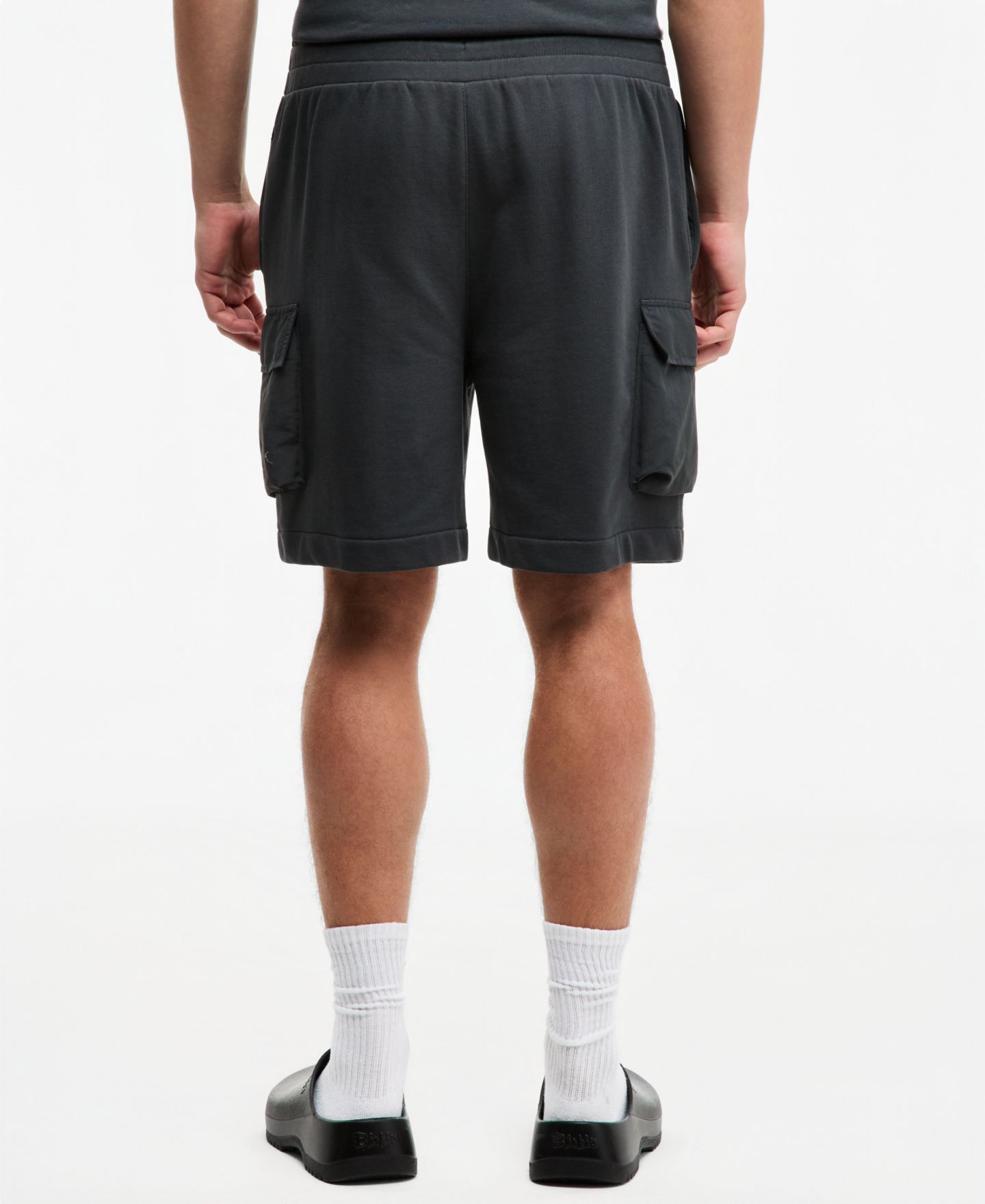 Мужские шорты Mode of One Regular-Fit Printed 7" French Terry Cargo, цвет: Чёрный песочный — фото 3