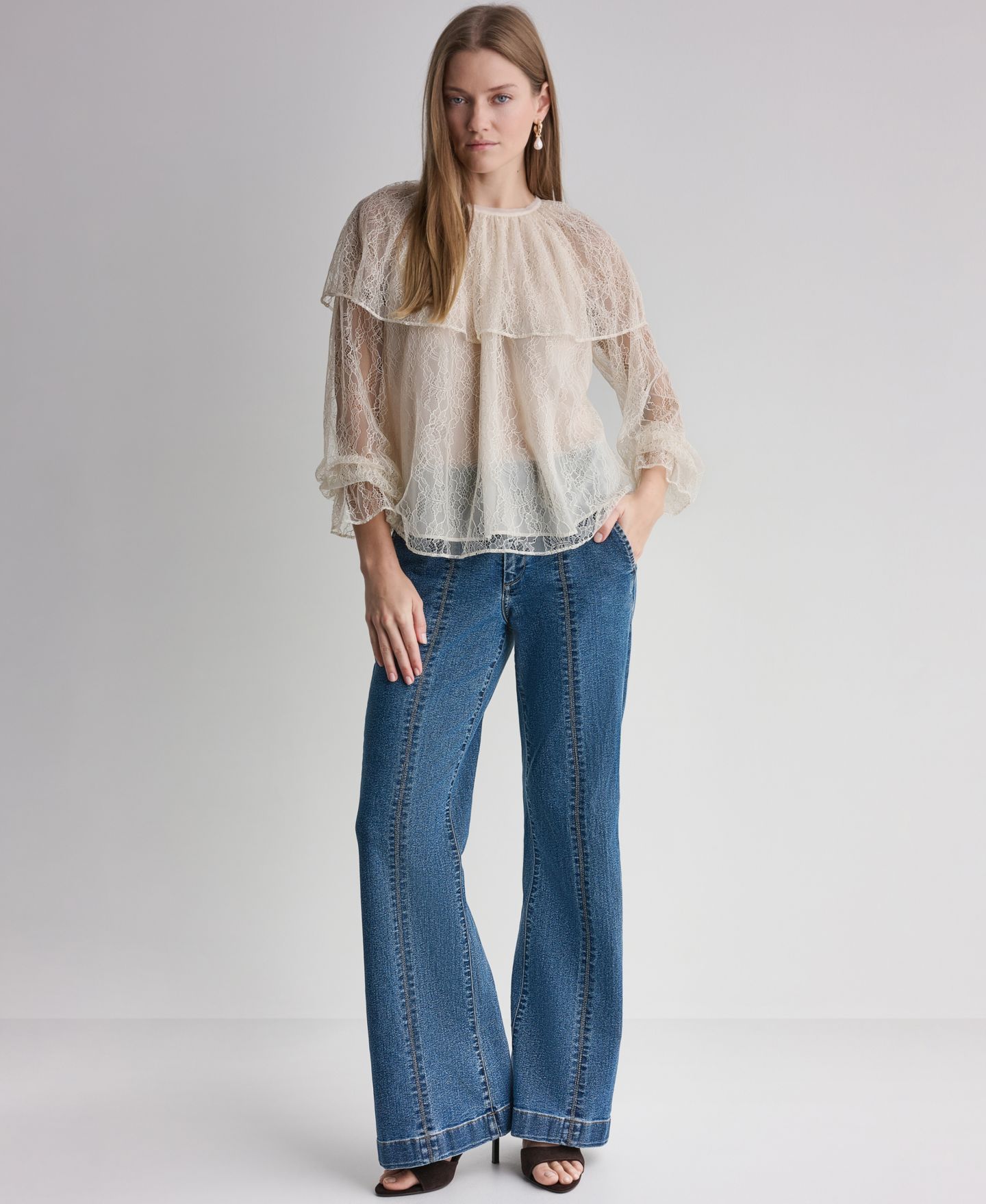 Женская блузка BCBG Long-Sleeve Lace Cape, цвет: Buttercream — фото 9