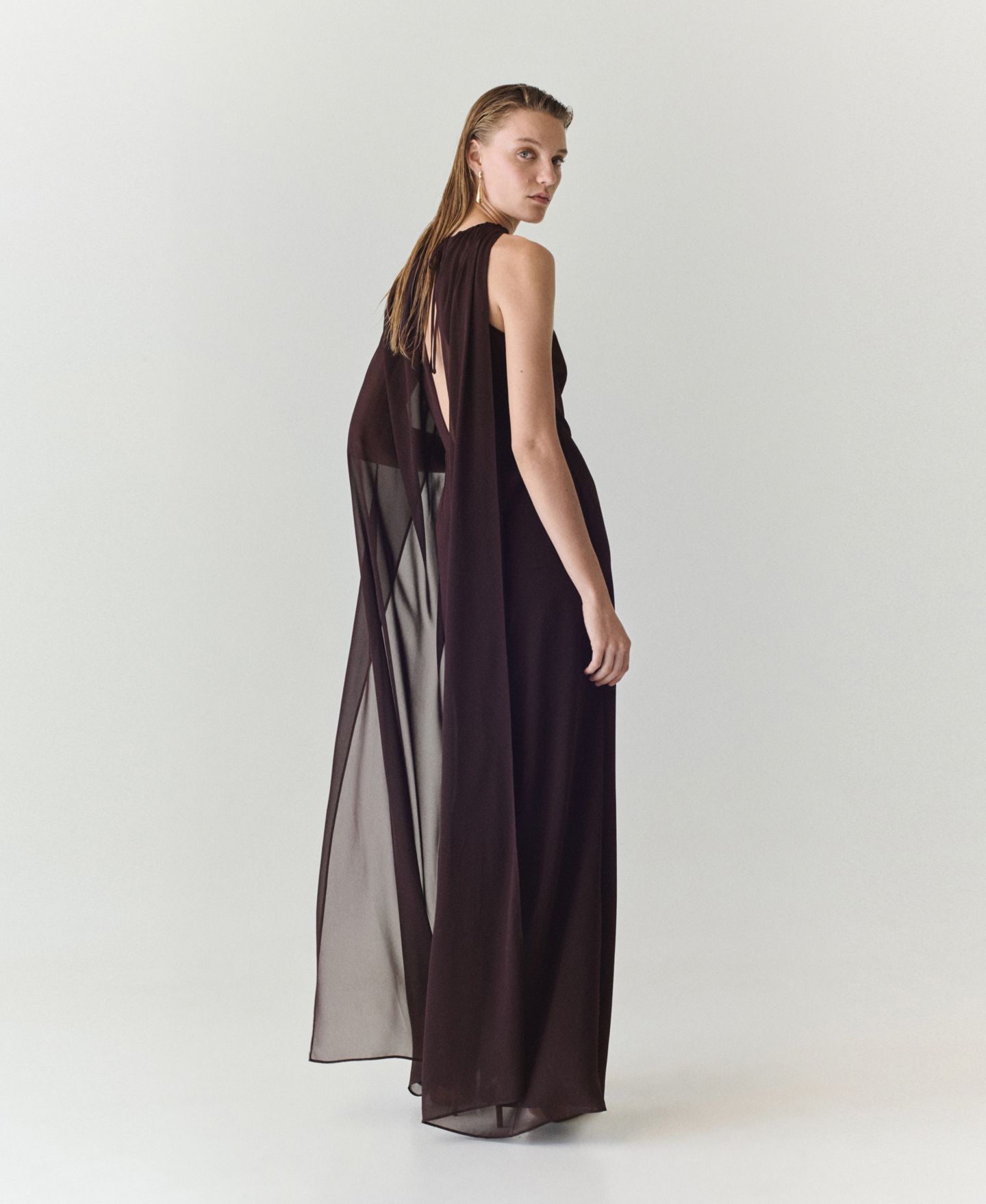 Женский комбинезон MANGO Wide-Leg Cape Jumpsuit, цвет: Шоколадный — фото 3