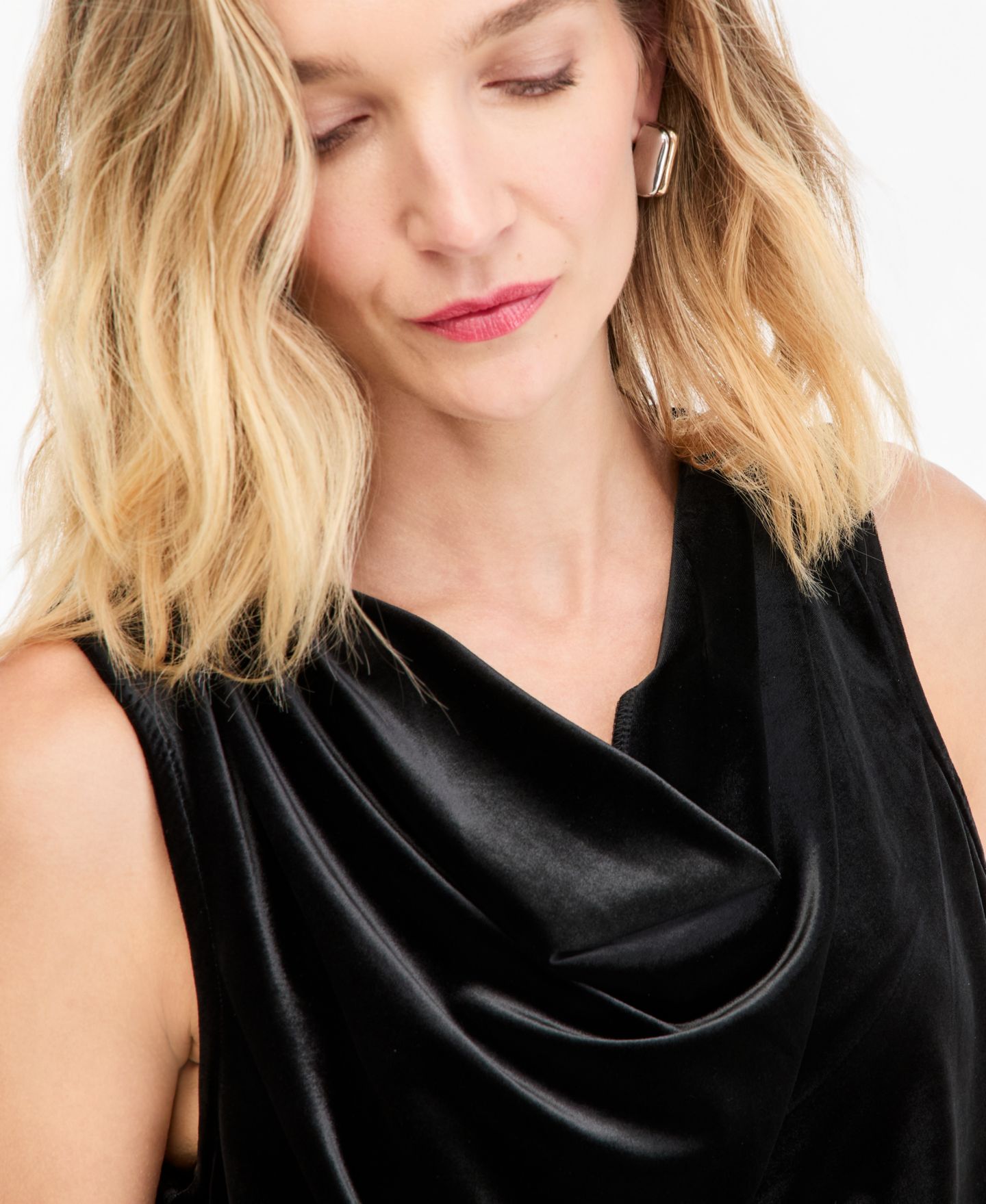 Женский топ I.N.C. International Concepts Velvet Cowl Neck, цвет: Глубокий чёрный — фото 4