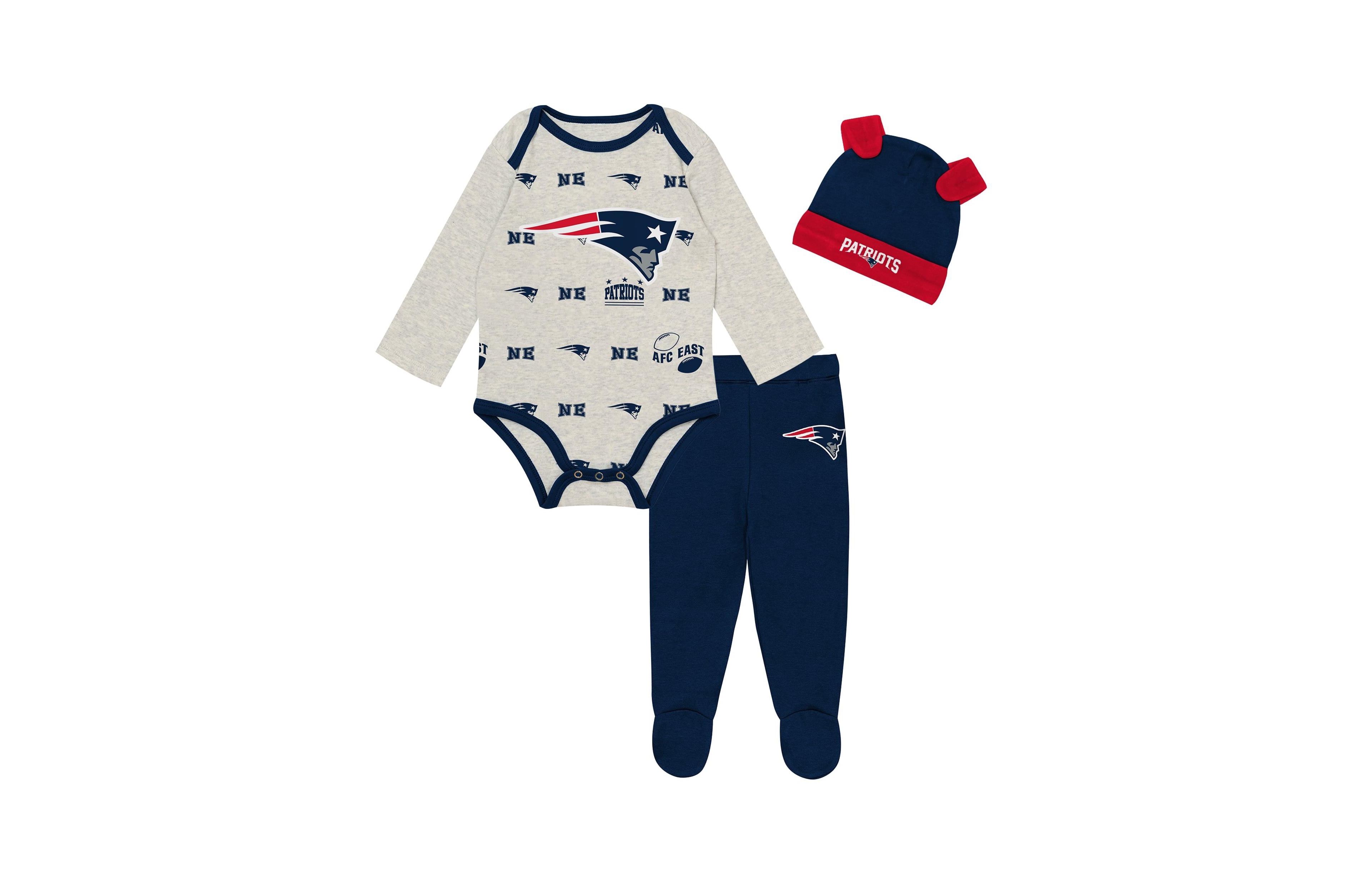 Outerstuff Baby Boys and Girls Heather Gray New England Patriots Huddles Giggles 3-Piece Pant Hat Set