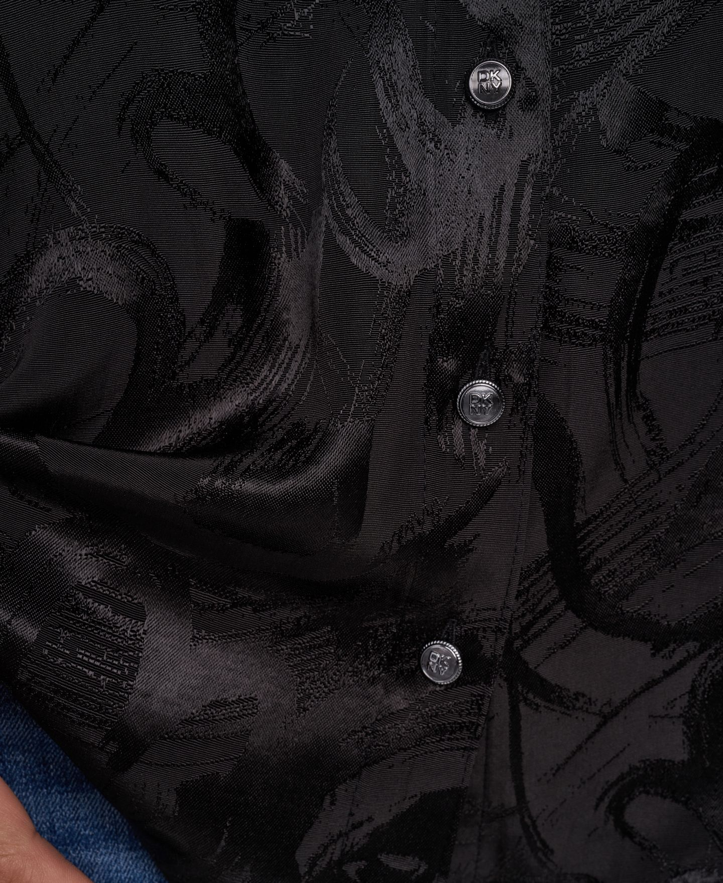 Женская блузка DKNY Roll-Tab Jacquard Blouse, цвет: Чёрный — фото 8