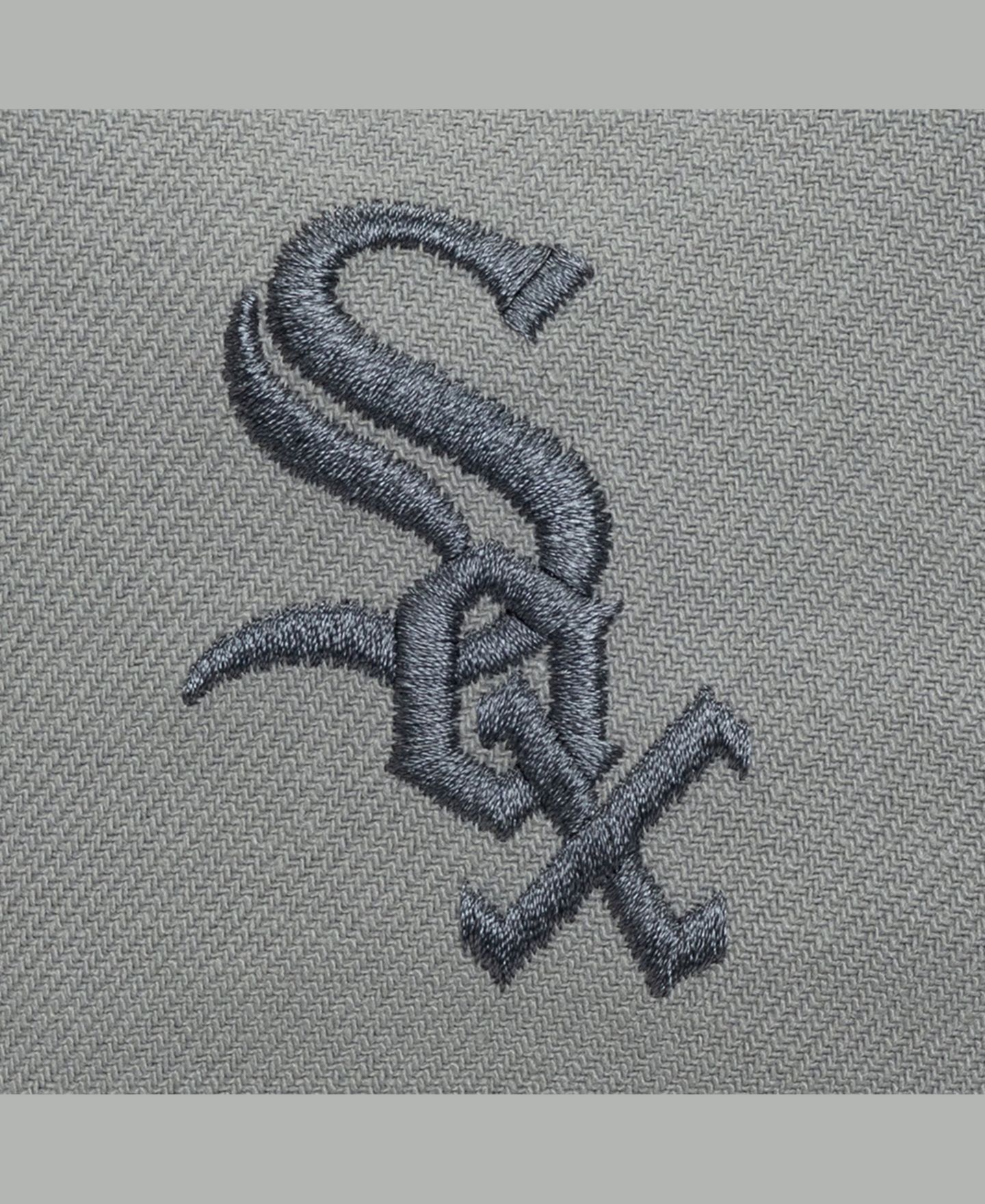 Мужская кепка Mitchell & Ness Gray Chicago White Sox Thunderstorm Head Coach Pro-Crown Adjustable Hat — фото 3