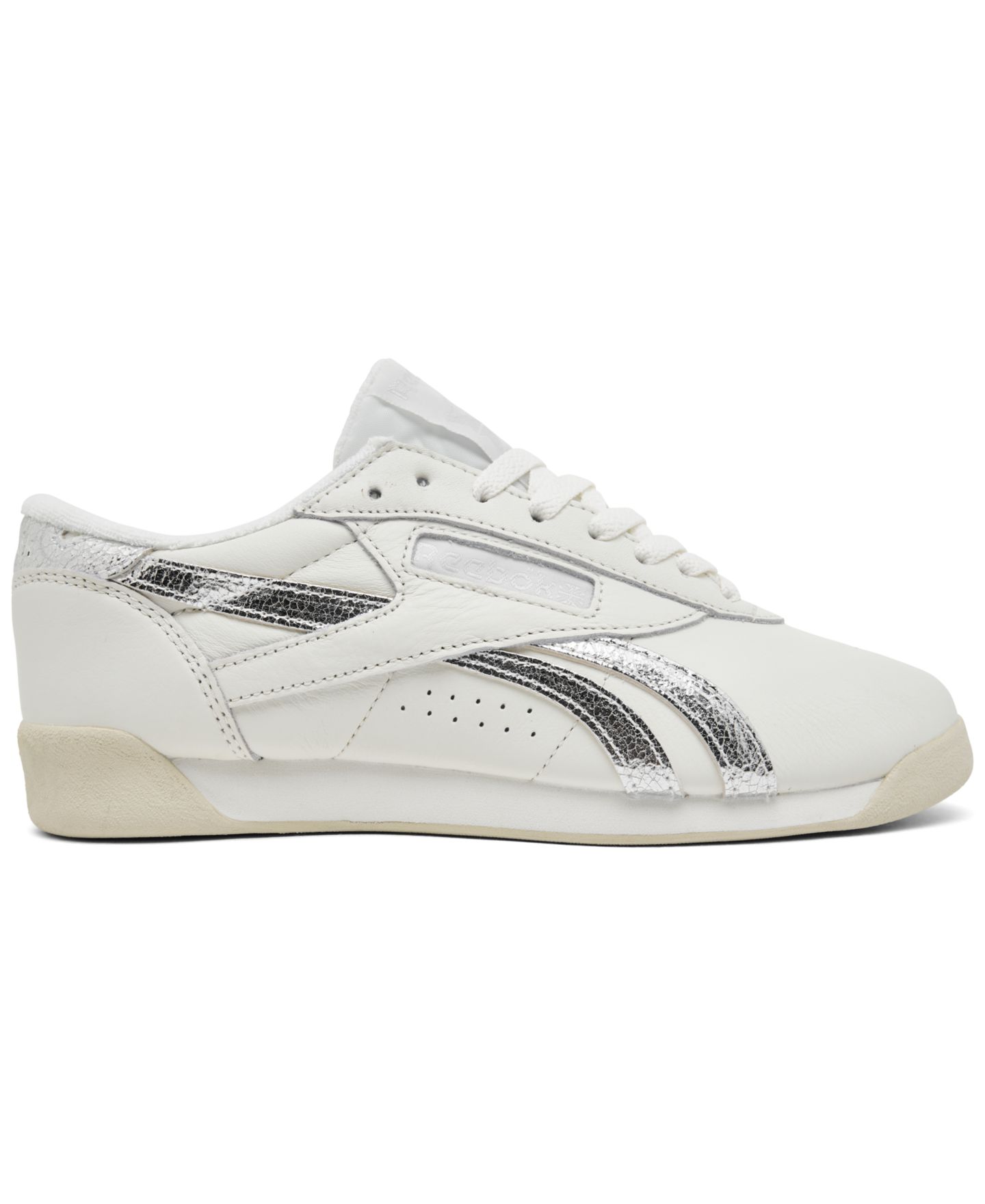 Женские кроссовки Reebok Freestyle Lo Lifestyle Low-Top 80s-Inspired, цвет: Белый / Серебристый — фото 2