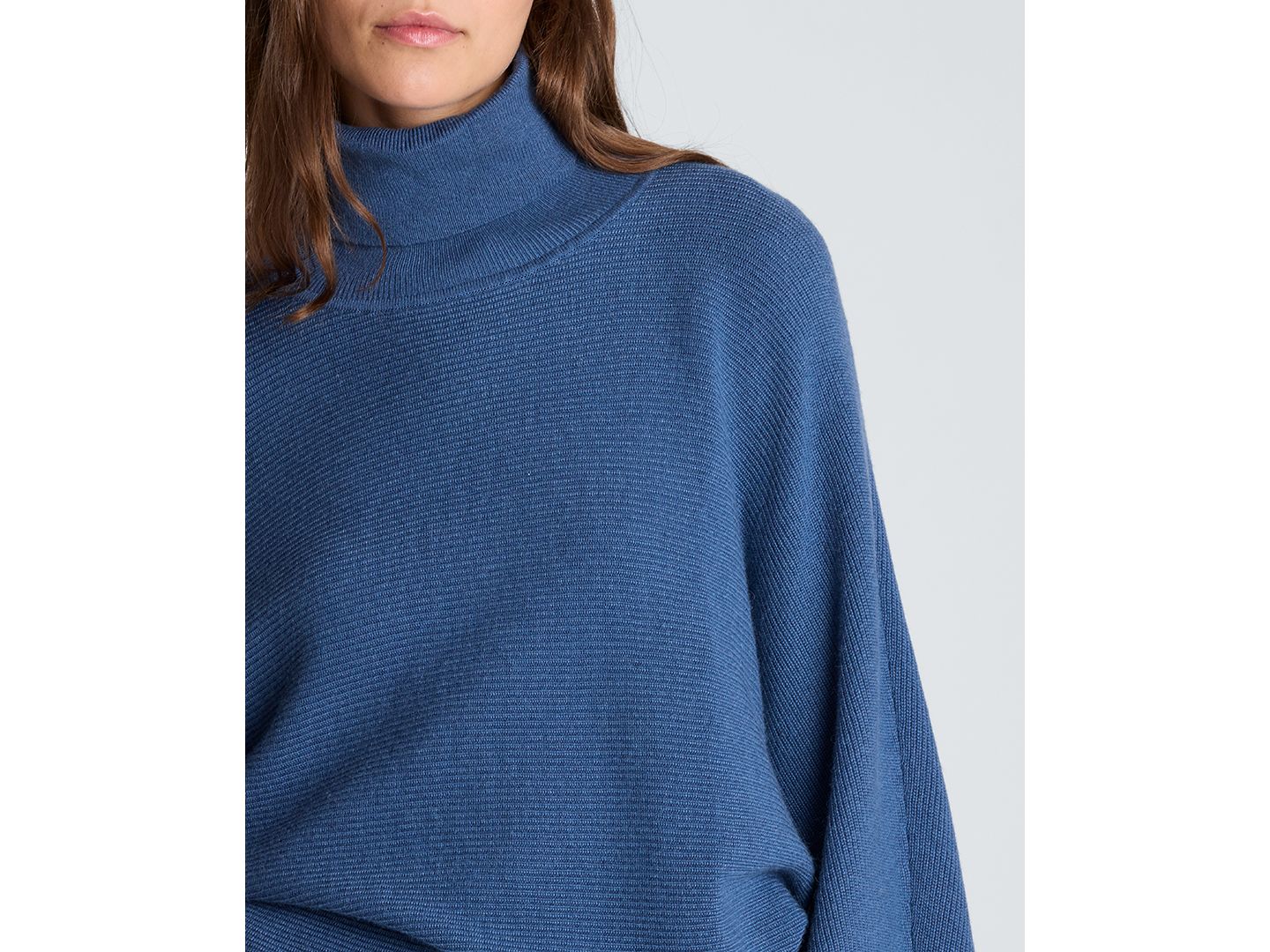 Женский свитер Kenneth Cole Horizontal Stitch Dolman Cropped Turtleneck, цвет: Состаренный синий — фото 4