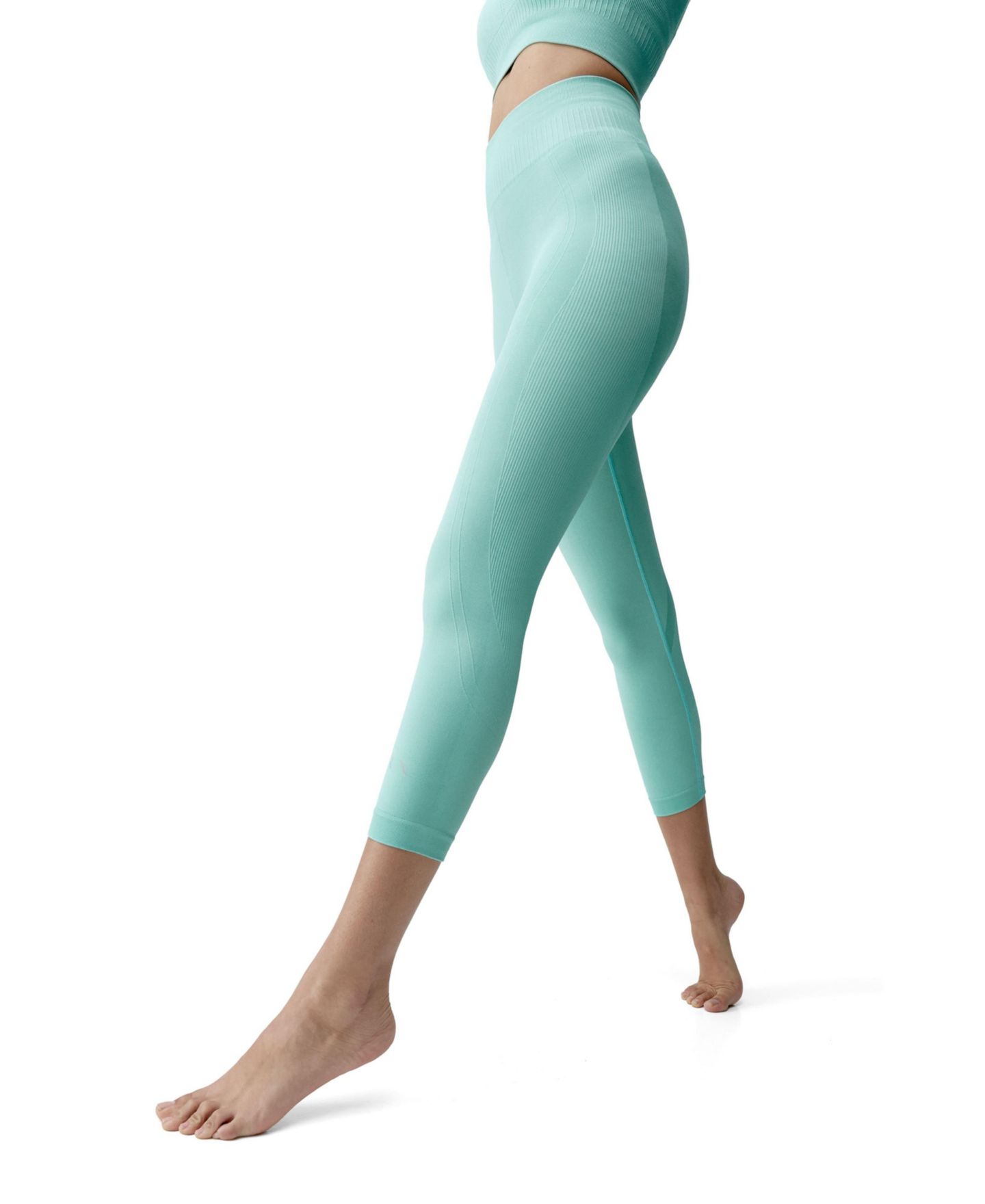 Женские леггинсы Born Living Yoga Eris Seamless High-Waisted Capri, цвет: Синий — фото 3