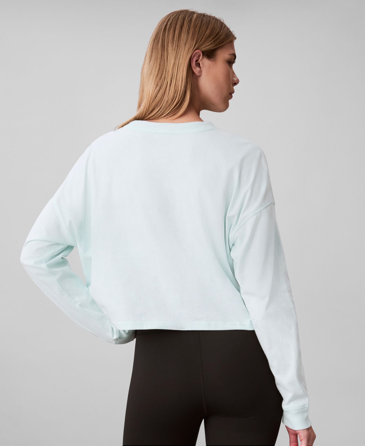 Женская футболка Calvin Klein Performance Puff Graphic Logo Long-Sleeve Cropped T-Shirt, цвет: Синий — фото 5