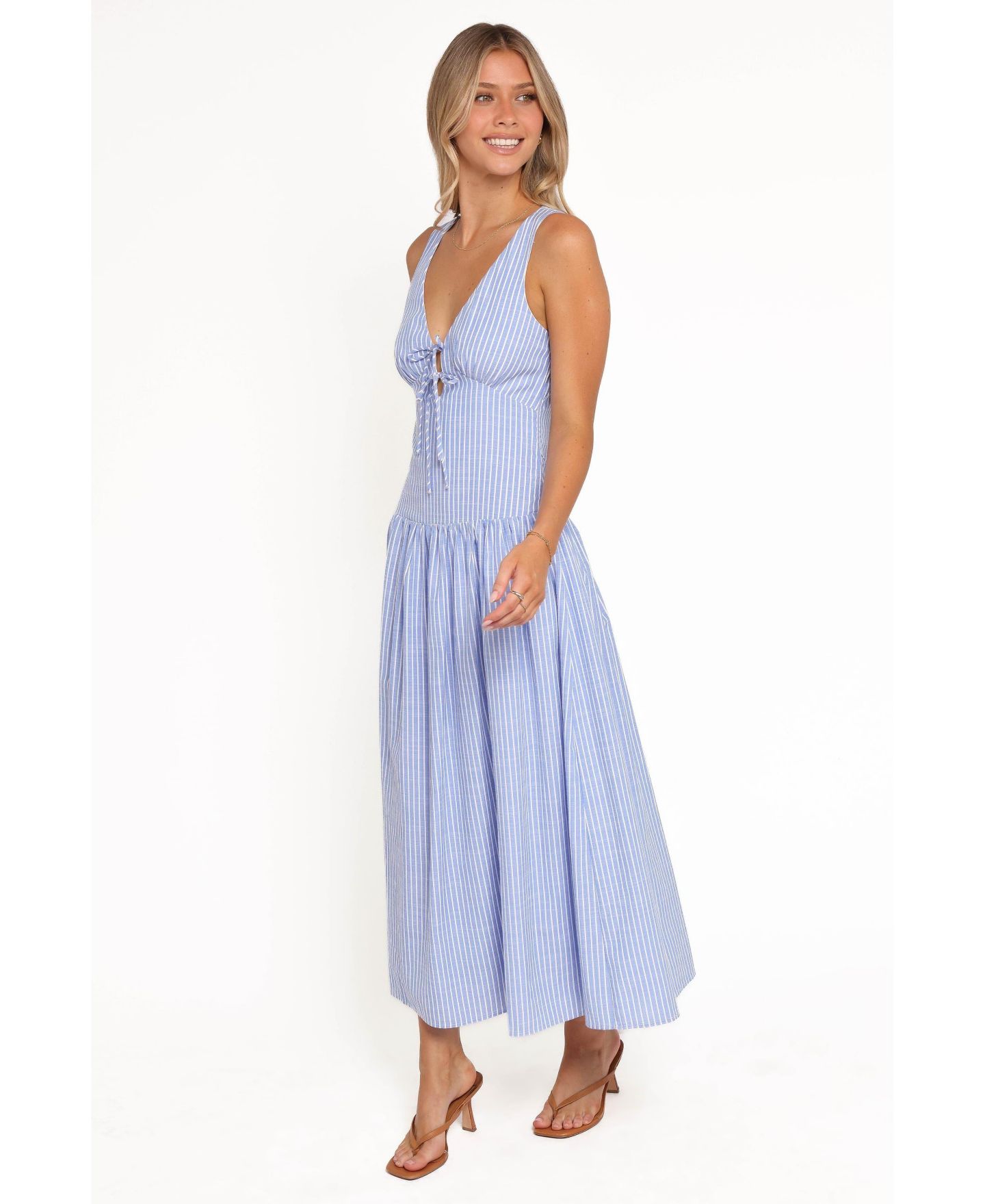 Женское платье Petal and Pup Vanessa V-Neck Striped Maxi, цвет: Тёмно-синий — фото 4