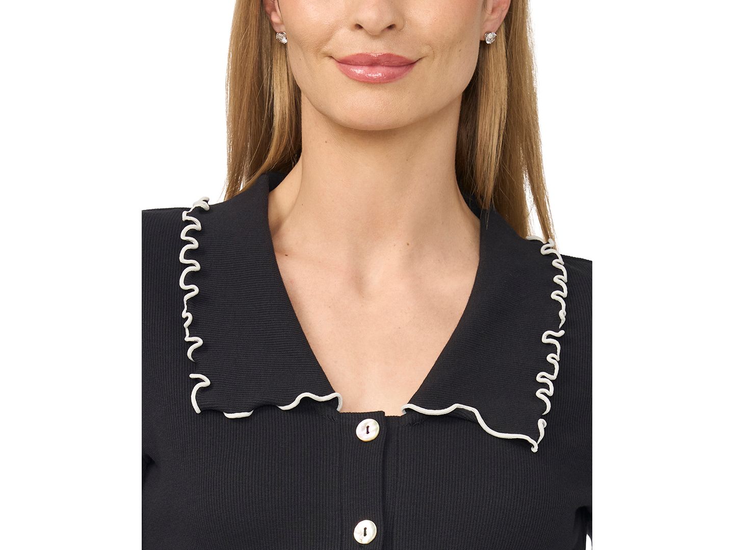 Женская блузка CeCe Lettuce-Edge Bell Sleeve V-Neck Button-Down Blouse, цвет: Насыщенный чёрный — фото 2