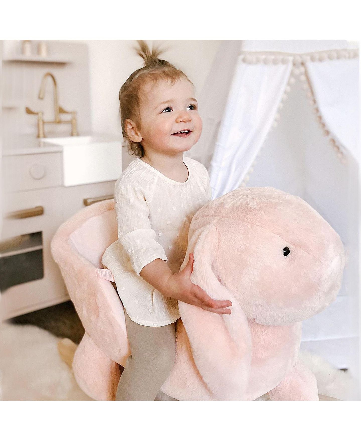 Детская мягкая игрушка Glintex Rocking Rabbit Plush Ride-On Rocker with Realistic Sound, 88-lb Capacity, Ages 18-36 Months, цвет: Розовый — фото 9