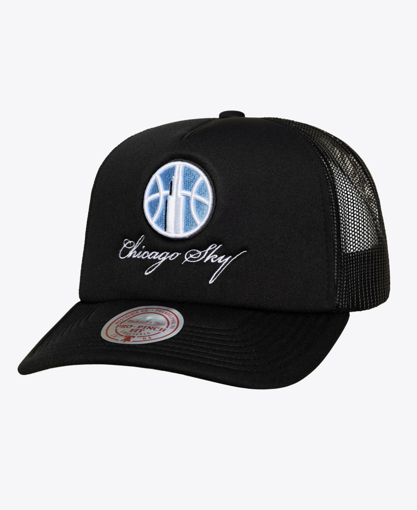 Кепка Mitchell & Ness Black Chicago Sky Script Pro Pinch Adjustable Trucker Hat — фото 1