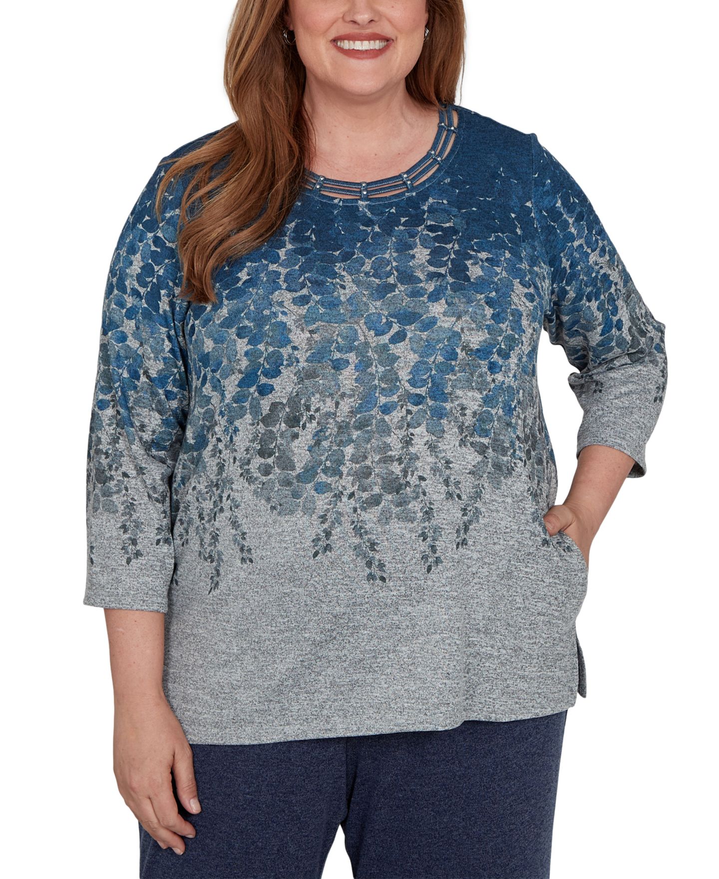 Женский топ Alfred Dunner Plus Size Falling Leaves Pocket Knit, цвет: Джинсовый — фото 1