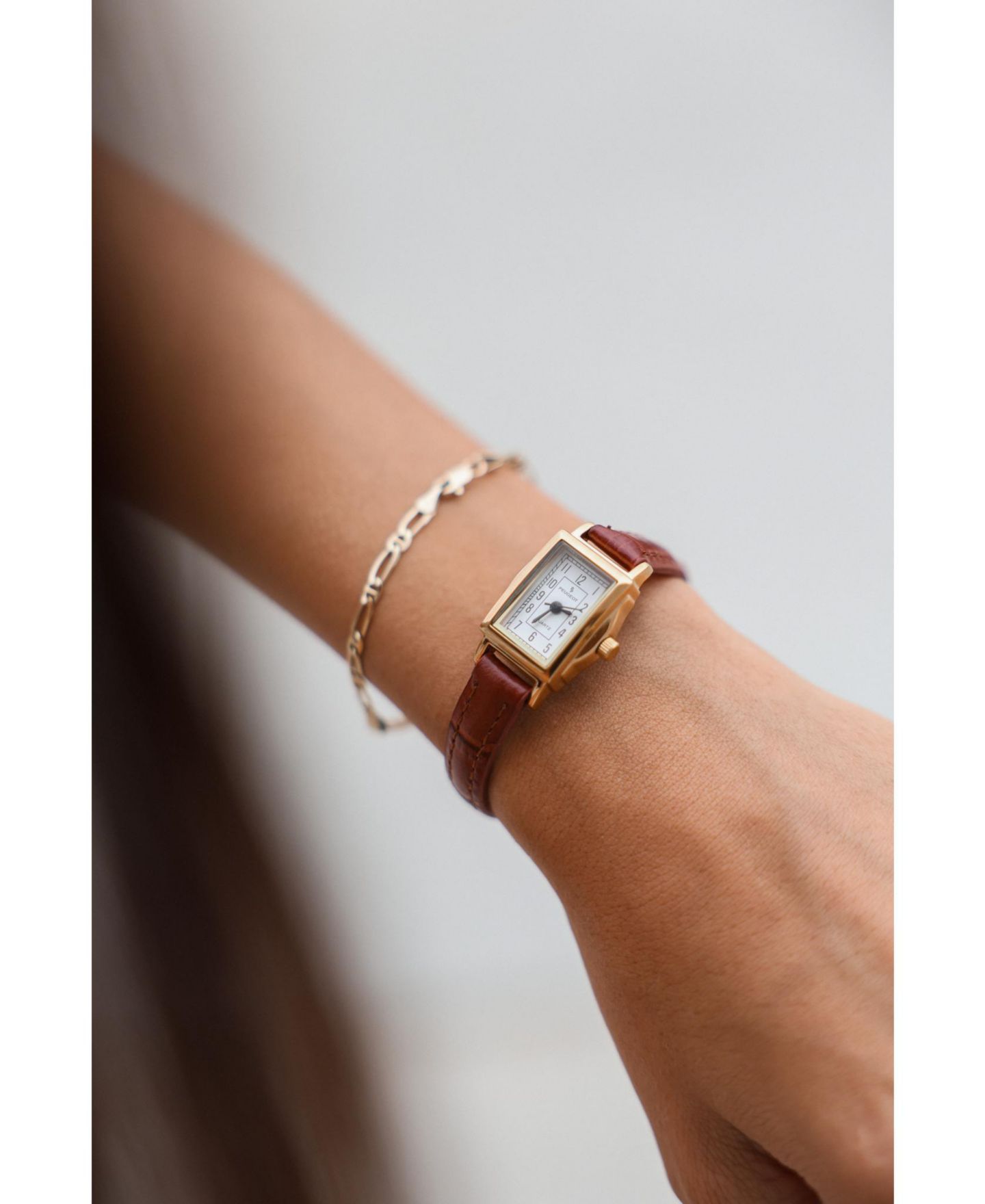 Женские часы Peugeot Vintage 14K Gold-Plated Rectangular Small Face Watch with Brown Leather Strap — фото 5