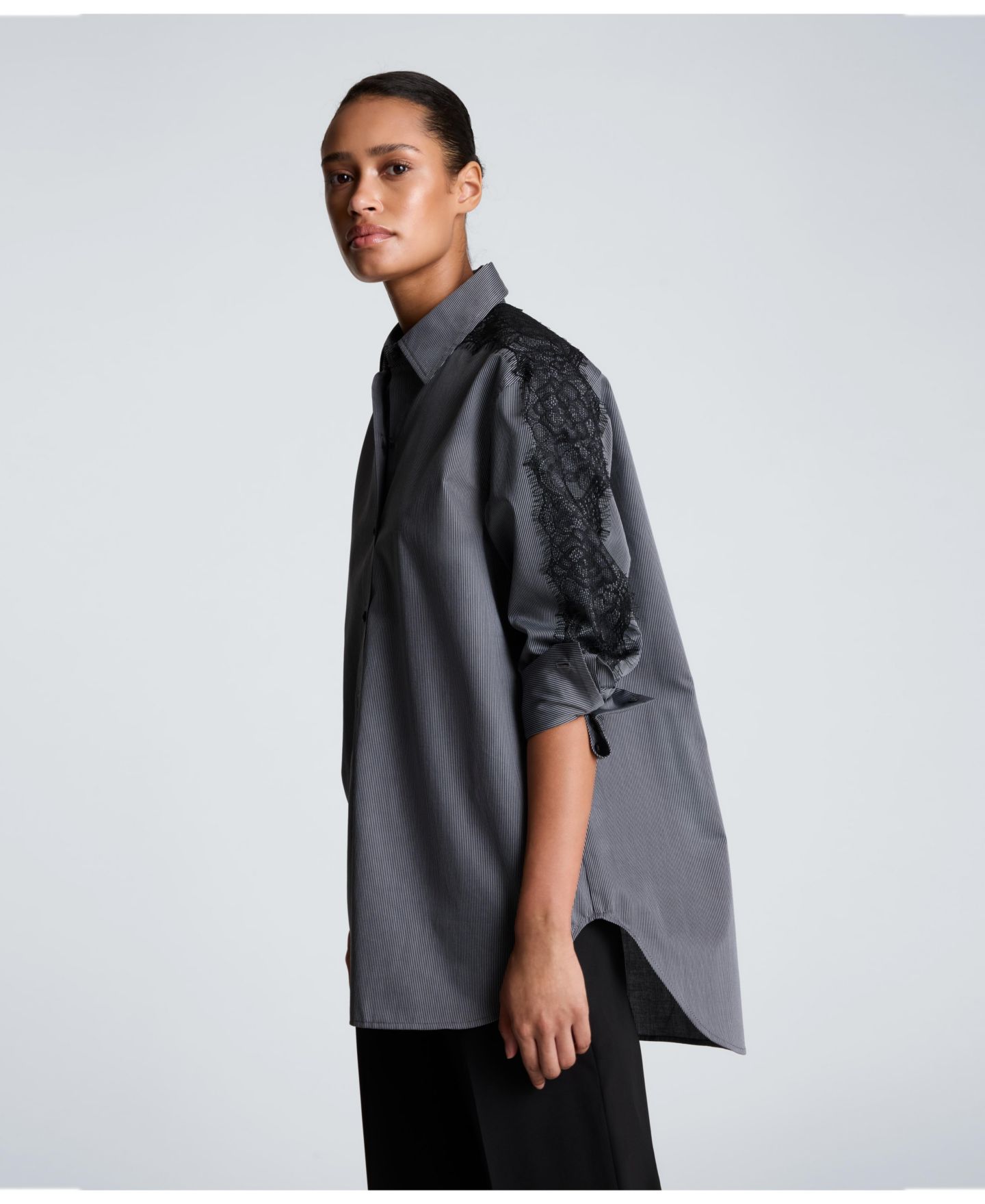 Женская рубашка Kenneth Cole Oversized Boyfriend Lace-Trim, цвет: Чёрный / Оловянный — фото 3