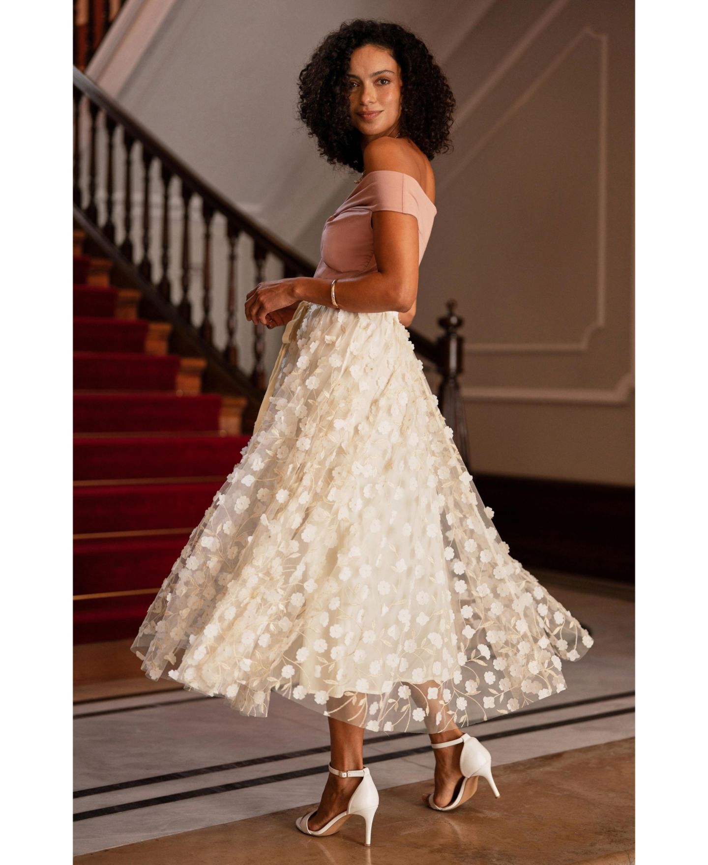 Женская юбка Yumi High-Waisted Floral-Applique Midi, цвет: Слоновая кость — фото 7