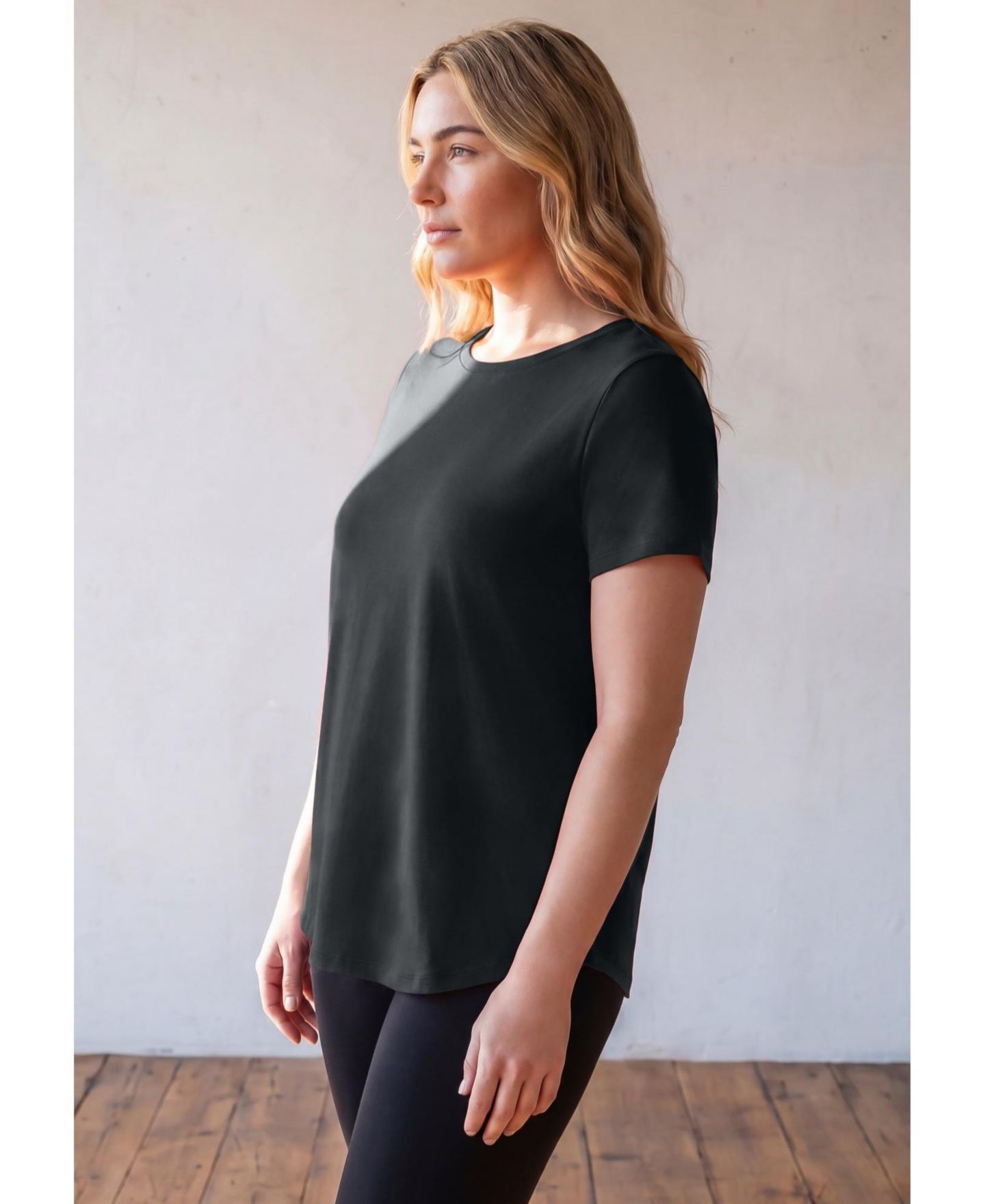Женская футболка Avenue Plus Size Signature Scoop Neck Relaxed-Fit, цвет: Чёрный — фото 2