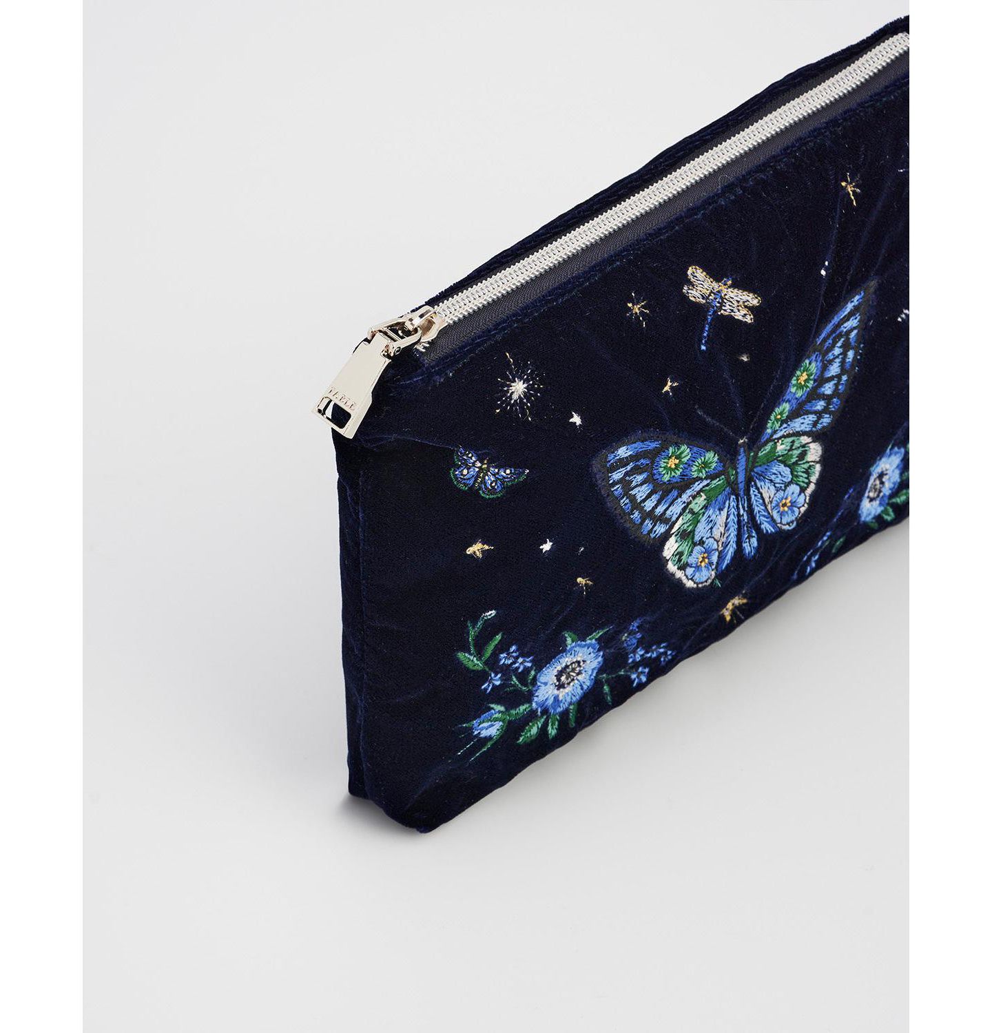 Женские кошельки Fable England Butterfly Embroidered Velvet Pouch, 8.2" x 5.9" x 0.7", цвет: Тёмно-синий — фото 6