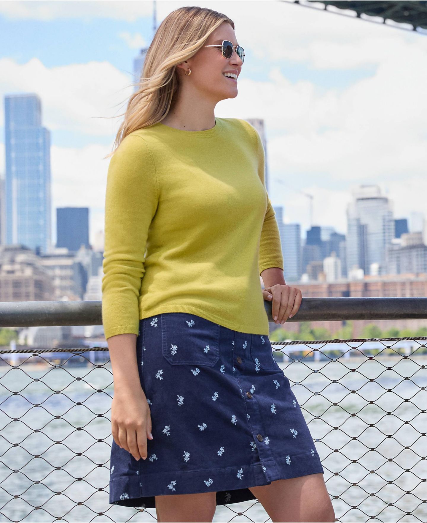 Женская юбка Lands' End Petite Corduroy Mid Rise Button Through Above the Knee, цвет: Морской тёмно-синий — фото 4