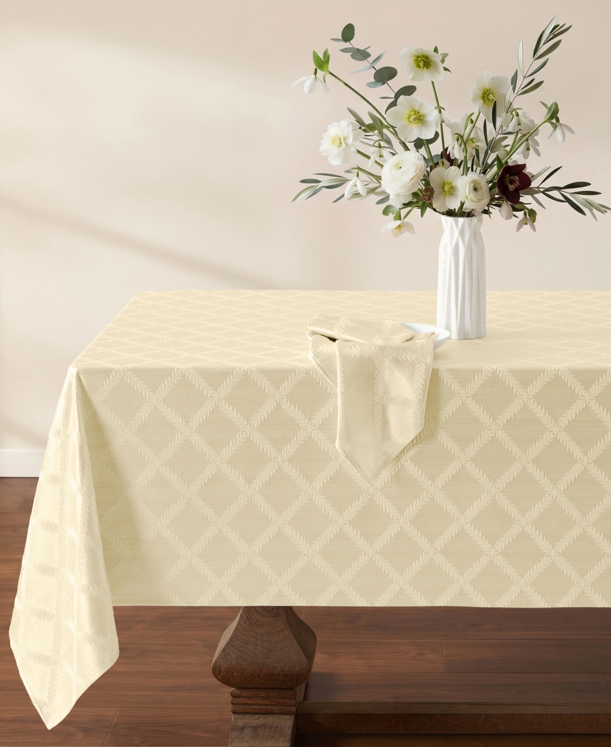 Lenox Laurel Leaf 70" x 122" Ivory Tablecloth