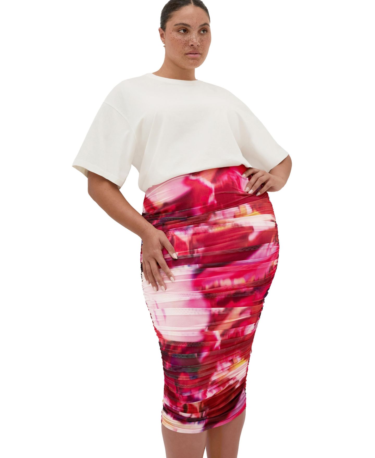 Женская юбка CITY CHIC Plus Size Livia High-Waisted Ruched Print, цвет: Розовый — фото 1