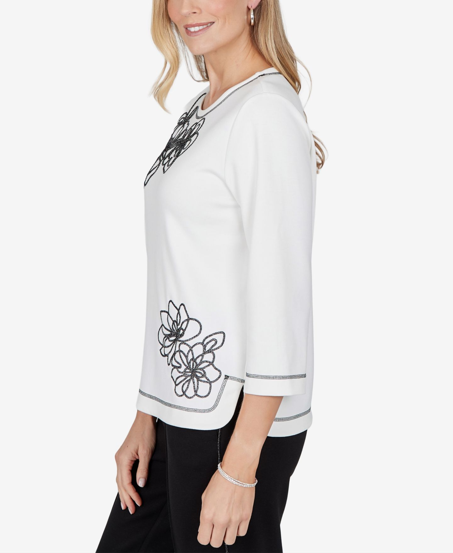 Женская блузка Alfred Dunner Petite Crewneck 3/4-Sleeve Floral, цвет: Белый / Чёрный — фото 2