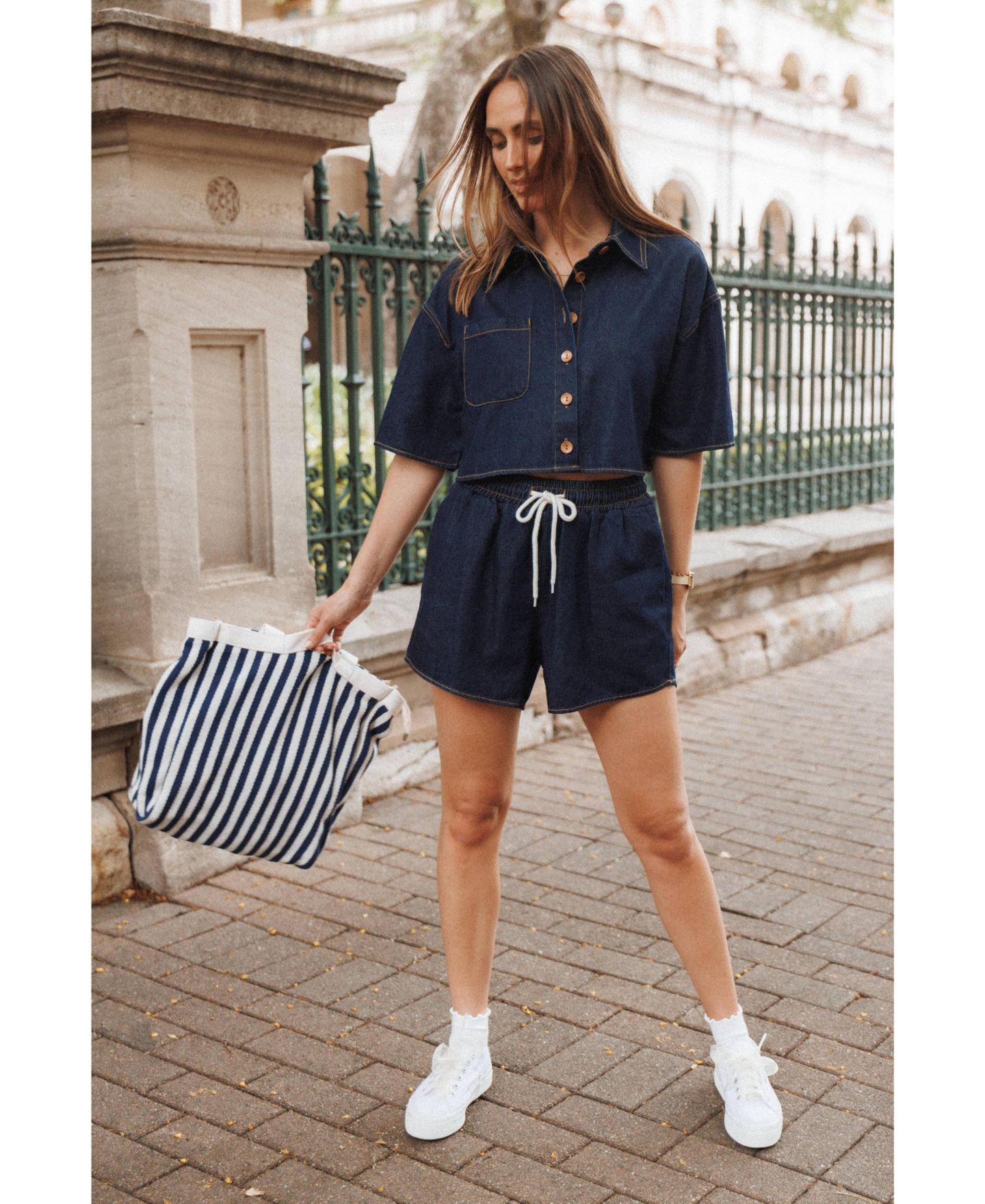 Женский комплект Petal and Pup Bels Collared Denim Top and Shorts, 2-Piece Set, цвет: Индиго — фото 7