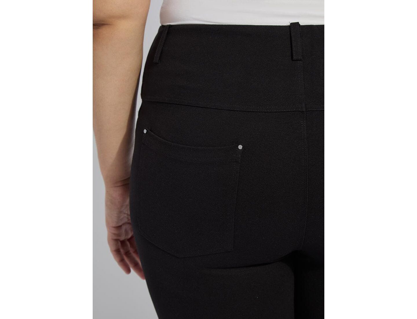 Женские брюки LYSSE Plus Size Baby Bootcut High-Waisted, цвет: Чёрный — фото 6