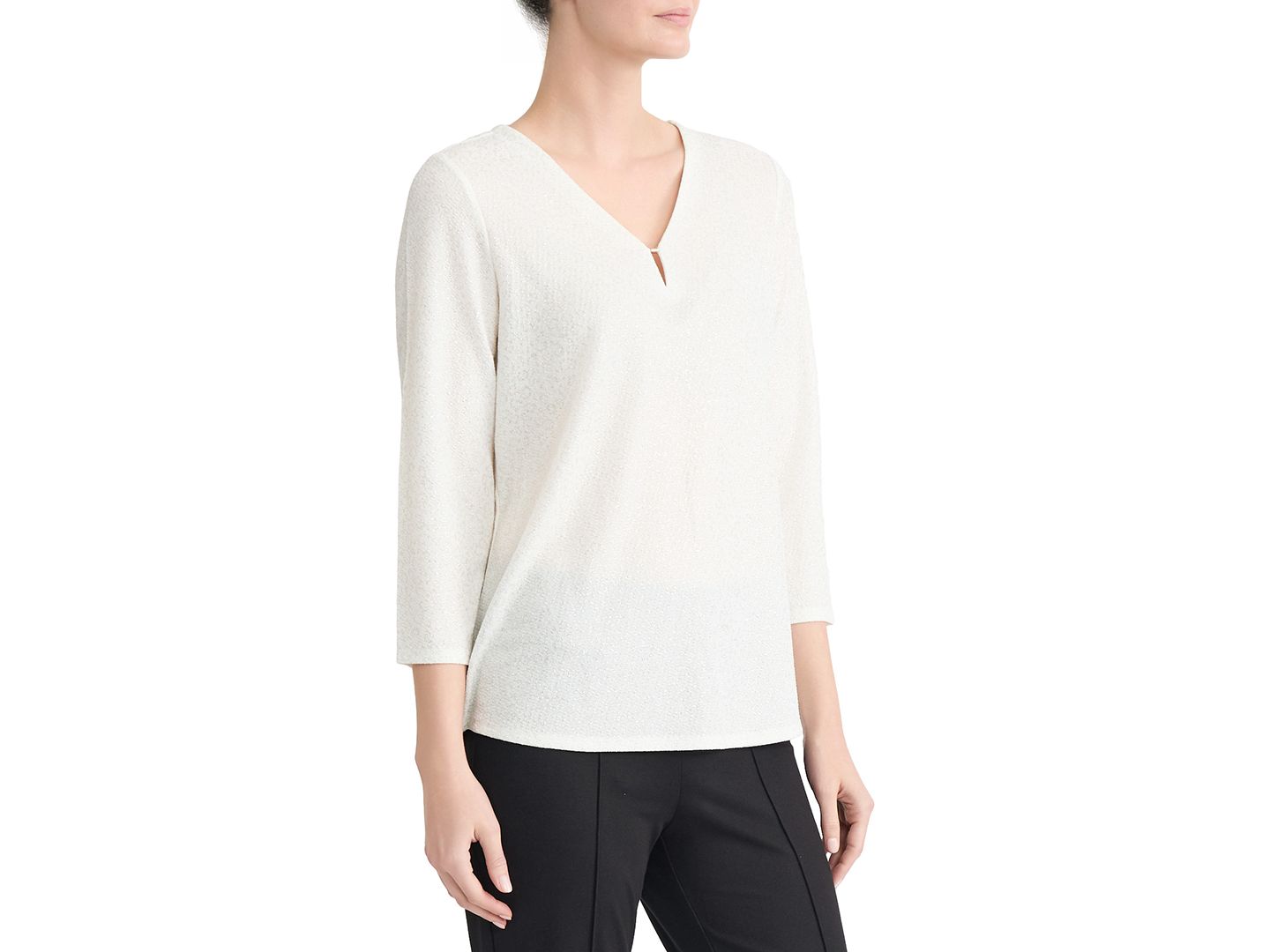 Женский топ Jones New York Petite 3/4-Sleeve V-Neck Metallic, цвет: Белый песочный / Золотой — фото 2