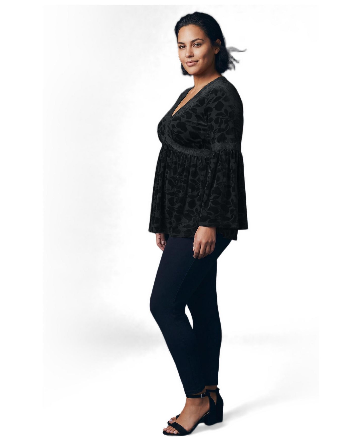 Женская блузка Avenue Plus Size Lorelei Bell-Sleeve V-Neck Lace-Trim, цвет: Чёрный — фото 4
