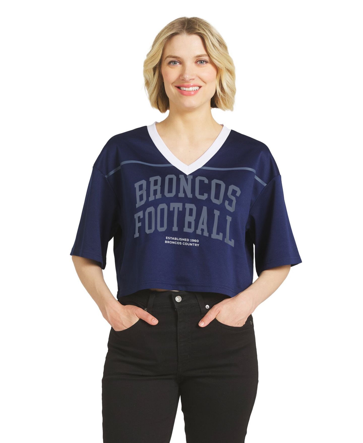 Женская футболка WEAR by Erin Andrews Navy Denver Broncos Cropped V-Neck Jersey — фото 1