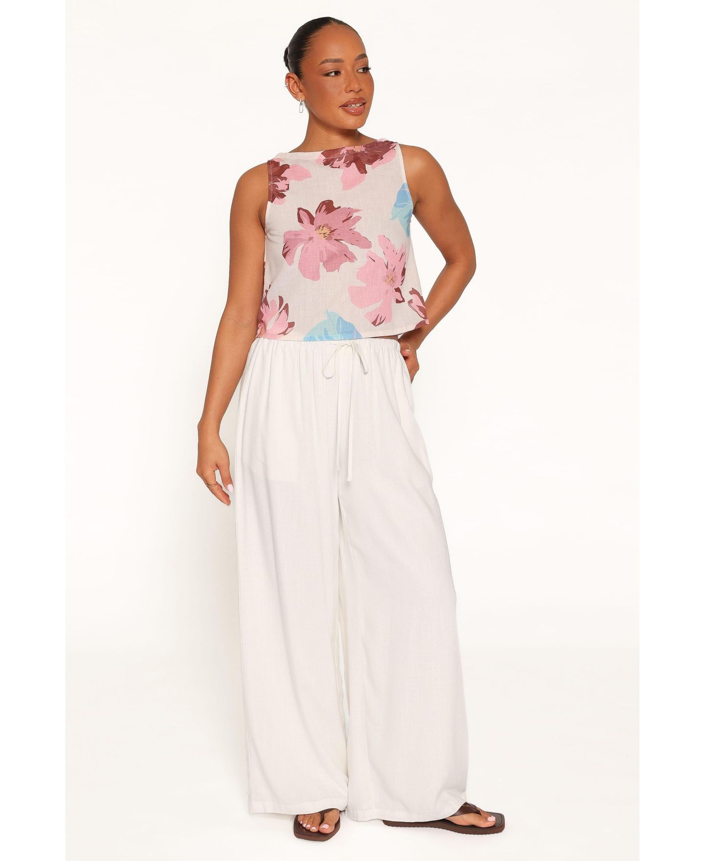 Женский топ Petal and Pup Leni Sleeveless Boat Neck Floral-Print Linen-Blend, цвет: Розовый с принтом — фото 5
