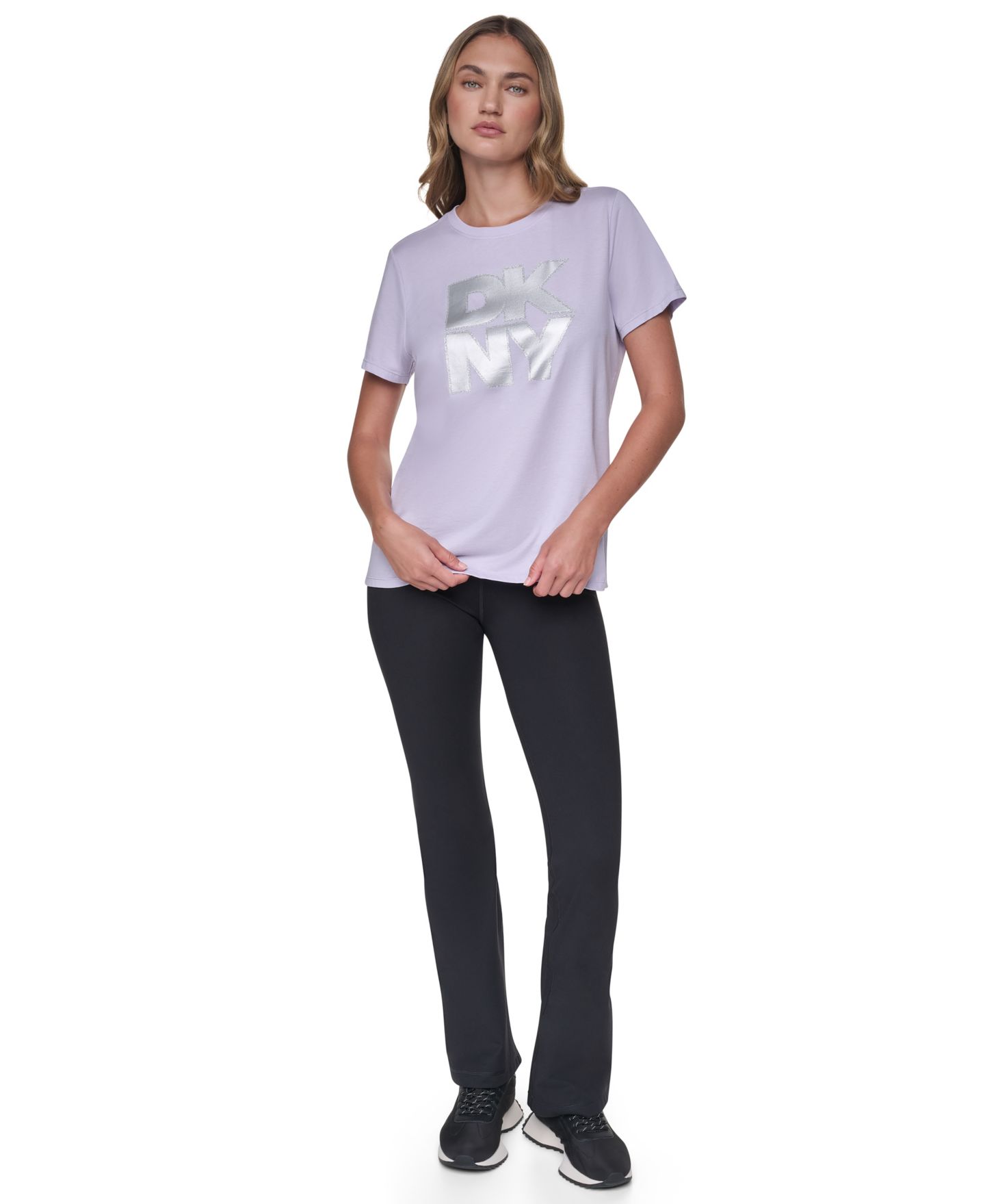 Женская футболка DKNY Sport Stacked Foil Glitter Logo Short-Sleeve Relaxed Fit, цвет: Сиреневый морозный — фото 2
