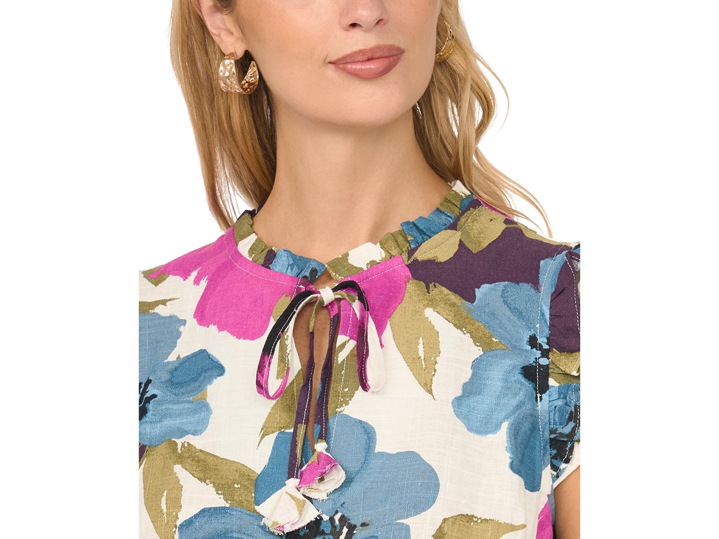 Женская блузка Vince Camuto Blossom Rain Floral-Print Split Neck Flutter-Sleeve Rayon-Blend, цвет: Wild Petunia — фото 3