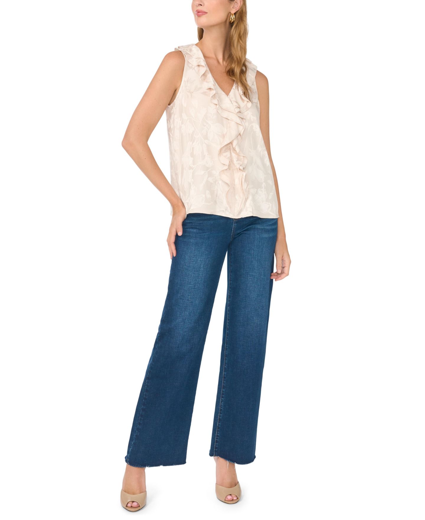 Женская блузка Vince Camuto V-Neck Sleeveless Front Ruffle, цвет: Rainy Day — фото 2