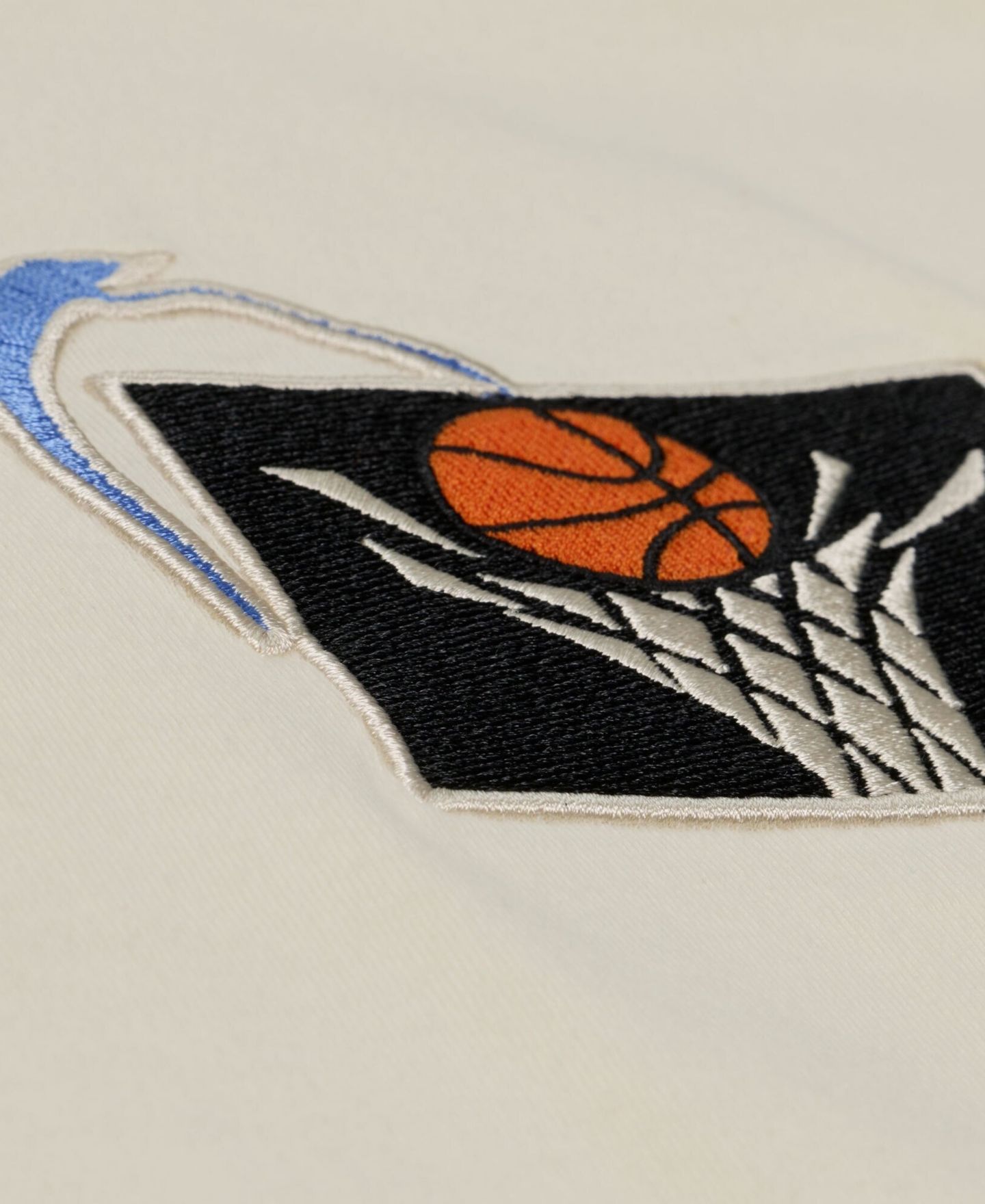Мужская футболка Mitchell & Ness Oatmeal Cleveland Cavaliers Heritage Hues Oversized — фото 4