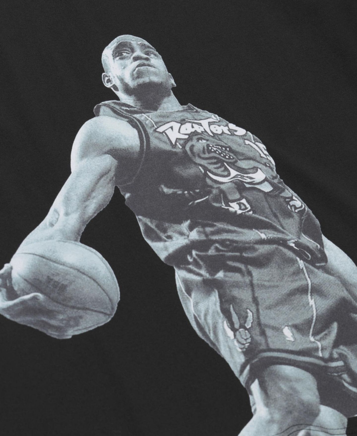 Мужская футболка Mitchell & Ness Vince Carter Black Toronto Raptors Hardwood Classics Player — фото 3