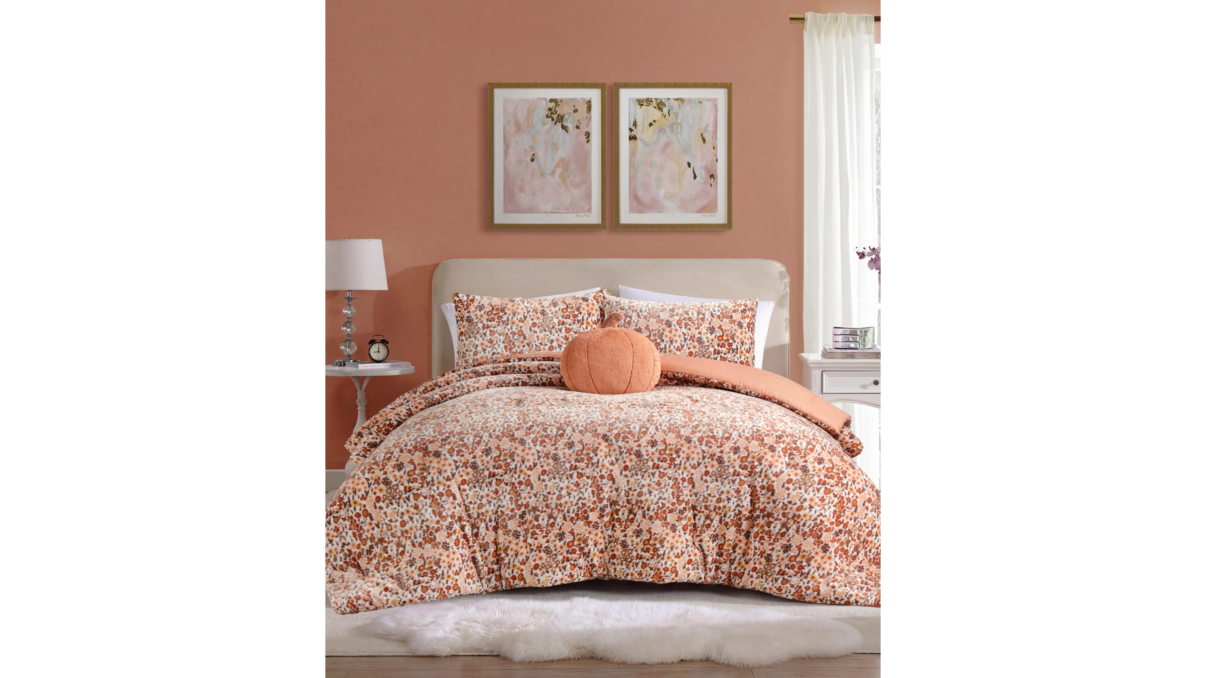 Betsey Johnson Field Of Flowers Plush 4-Piece Comforter Set, King