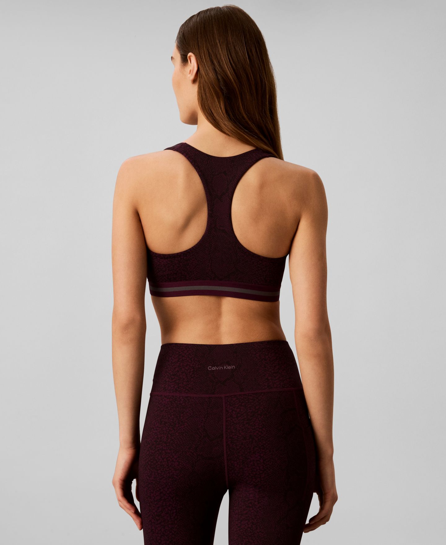 Спортивное бра Sport, без косточек — Calvin Klein Performance, цвет: Мраморный змеиный серый — фото 9