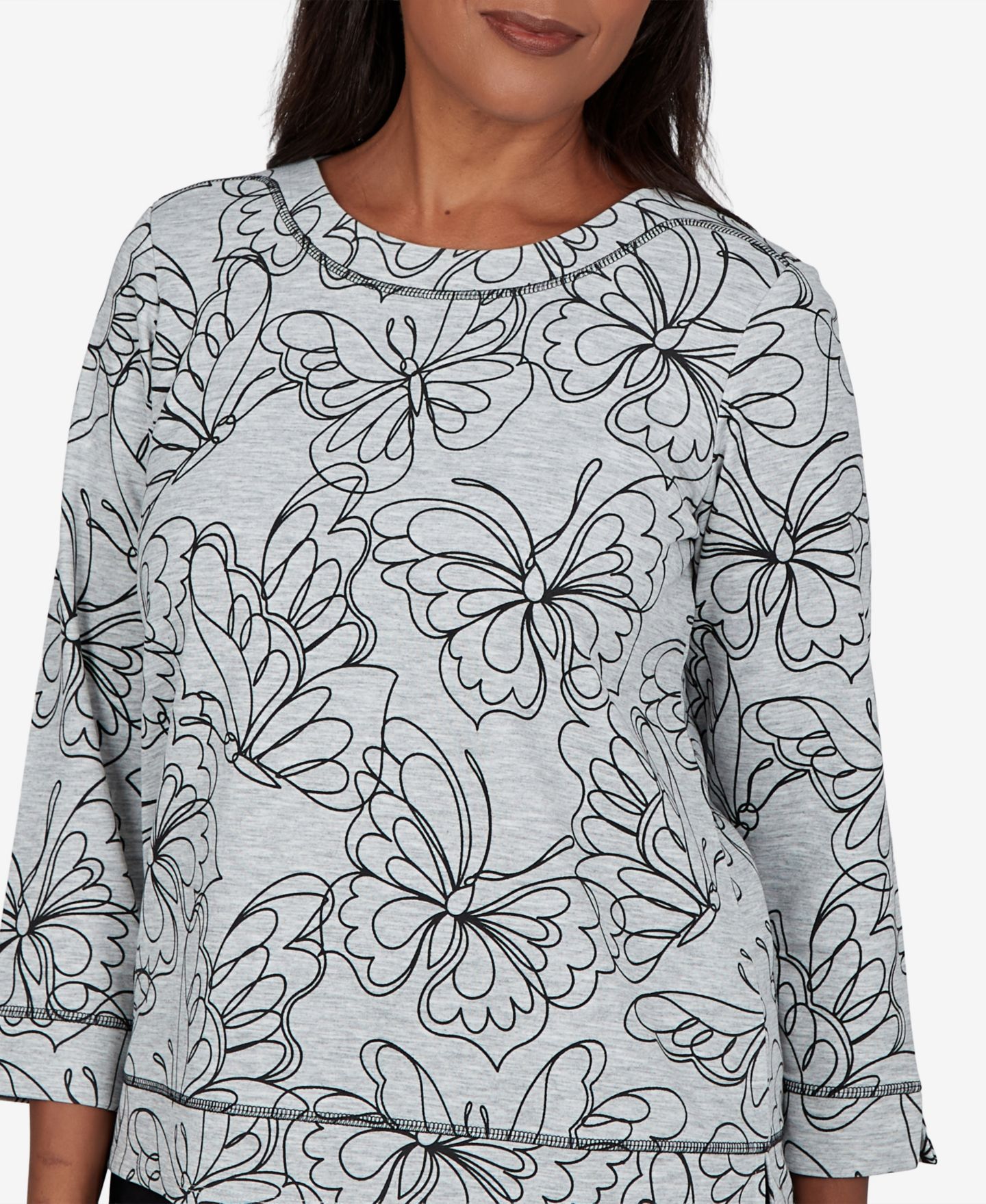 Женский топ Alfred Dunner Petite Butterfly-Print 3/4-Sleeve Crewneck, цвет: Granite — фото 4