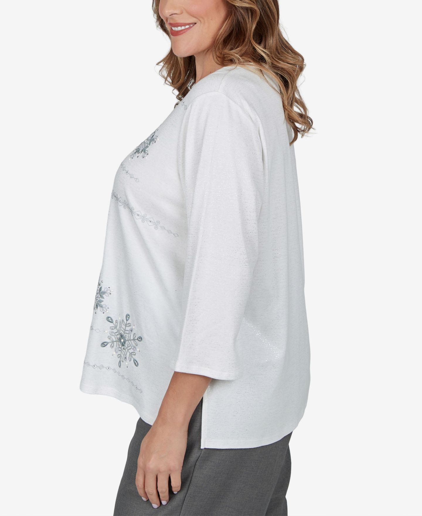 Женская футболка Alfred Dunner Plus Size Snowflake-Print Crewneck 3/4-Sleeve Cotton-Blend, цвет: Слоновая кость — фото 3