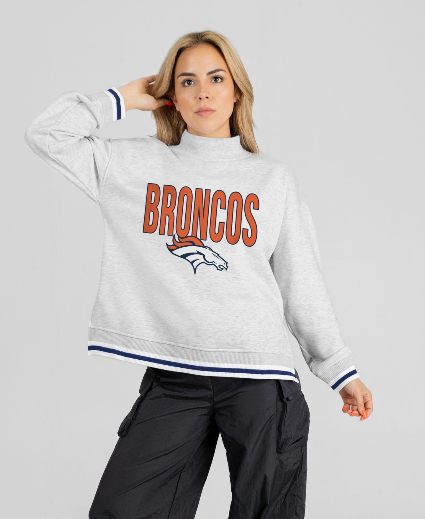 Женская толстовка Gameday Couture Ash Denver Broncos Rally Point Contrast Stripe Mock Neck — фото 5