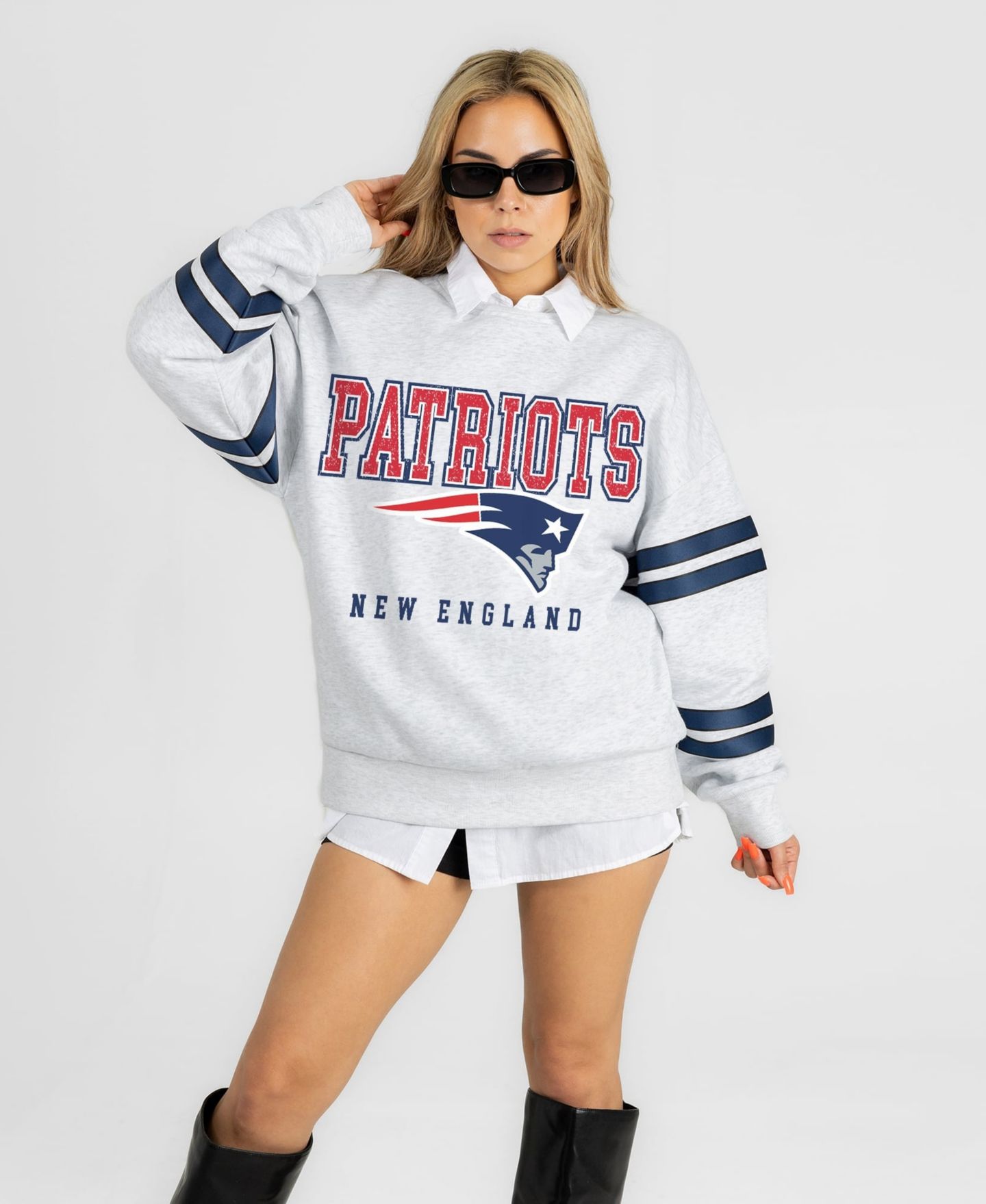 Женская толстовка Gameday Couture Ash New England Patriots Stadium Stripes Oversized Fleece — фото 1