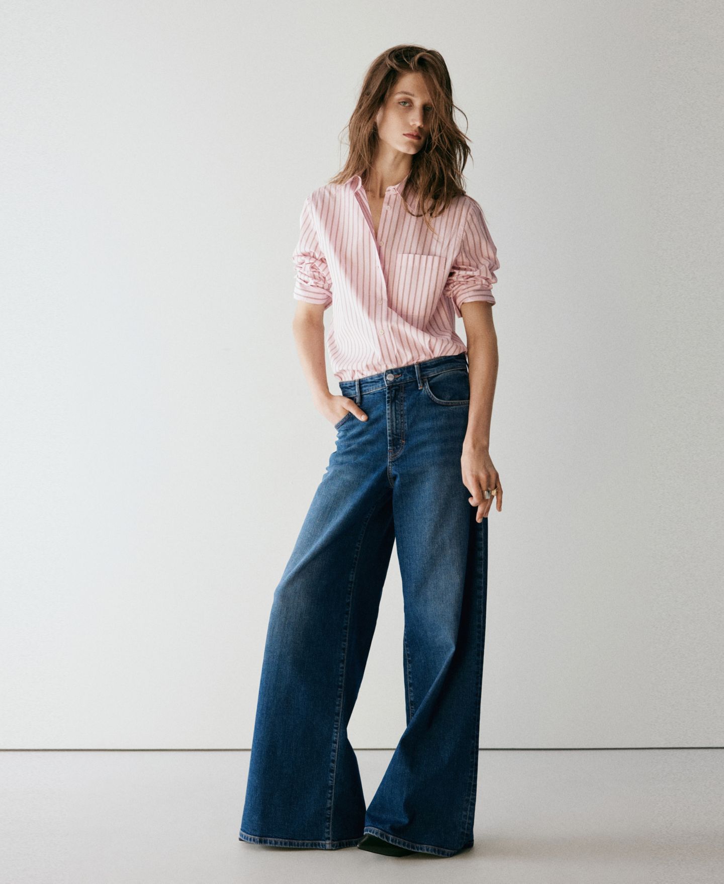 Женская рубашка Mango Collared Long-Sleeve Striped, цвет: Розовый — фото 2
