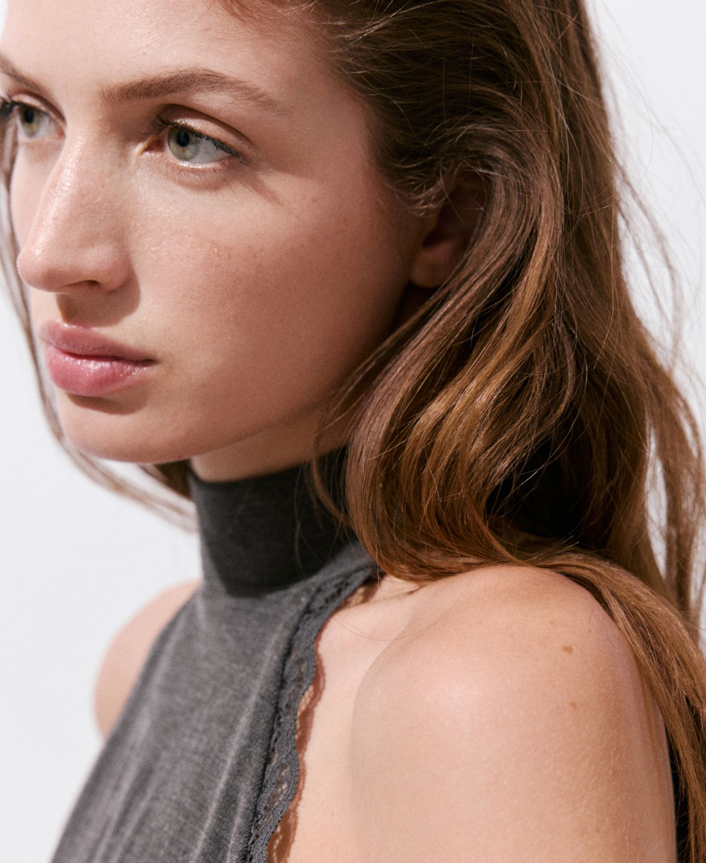 Женский топ Mango Sleeveless High-Neck Fitted, цвет: Серый — фото 3
