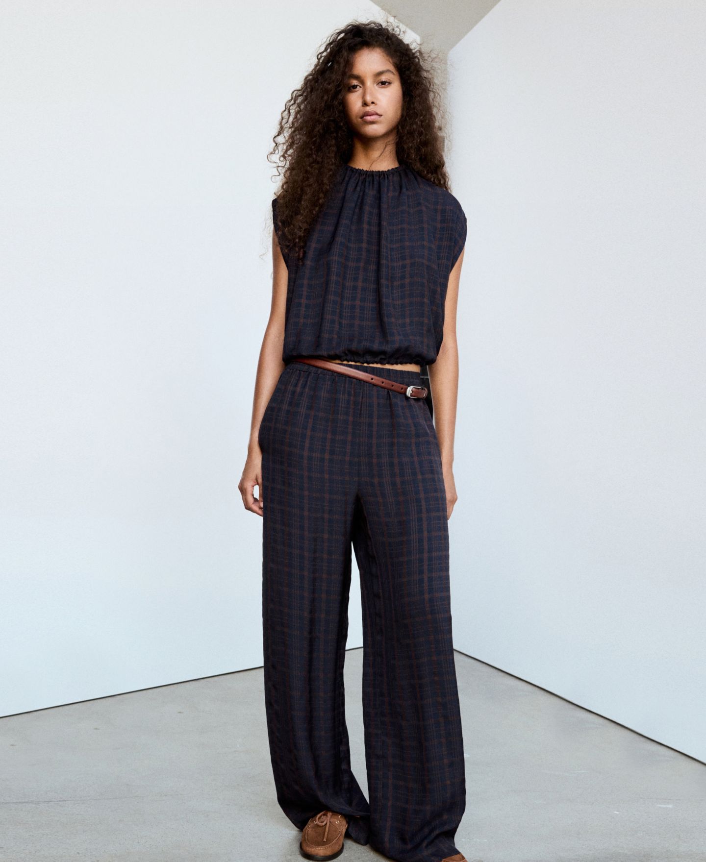 Женская блузка Mango Plaid Gathered Sleeveless, цвет: Синий — фото 3