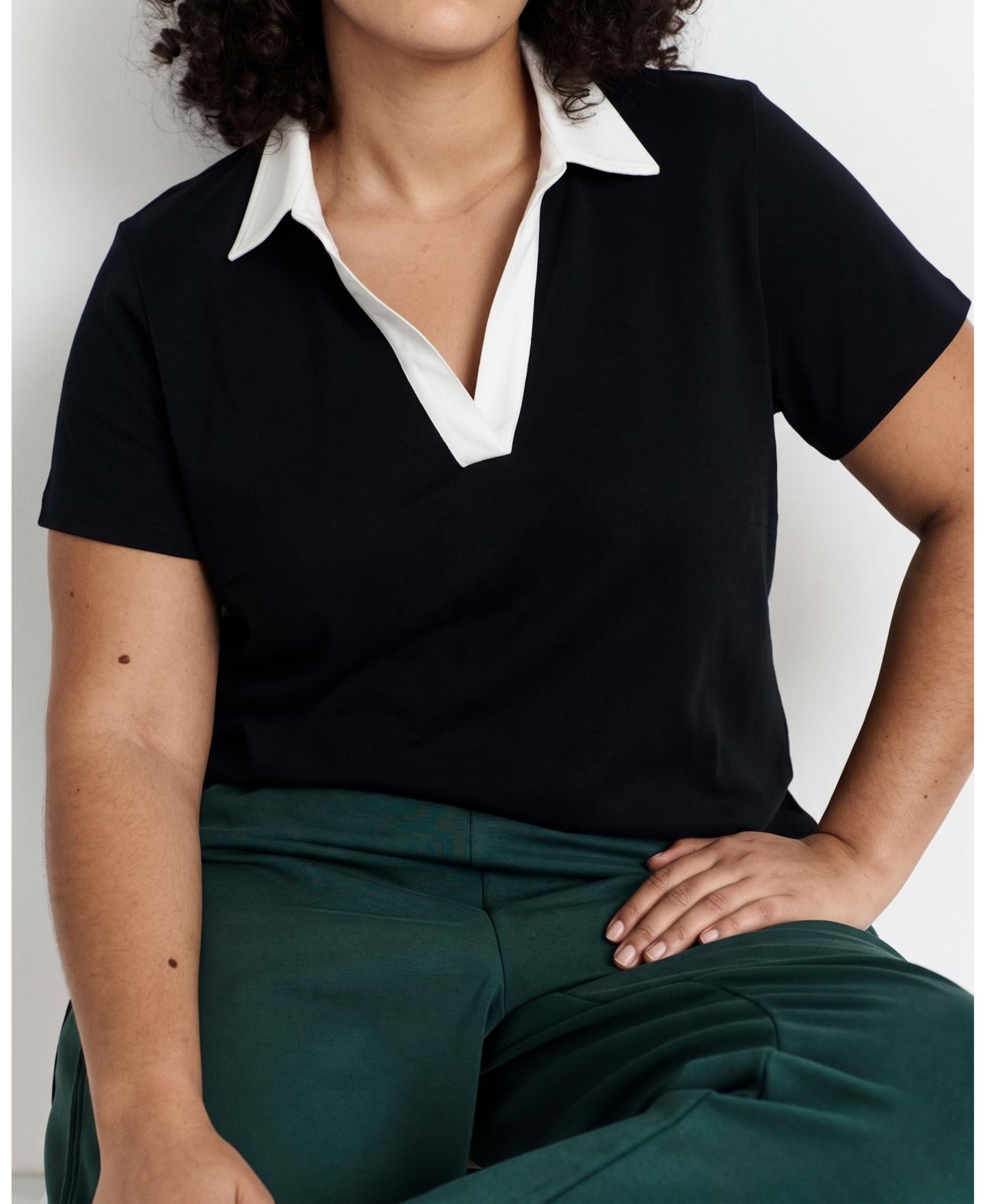 Женский топ Universal Standard Plus Size Varsity French Terry Short-Sleeve Polo, цвет: Чёрный / Белый — фото 6