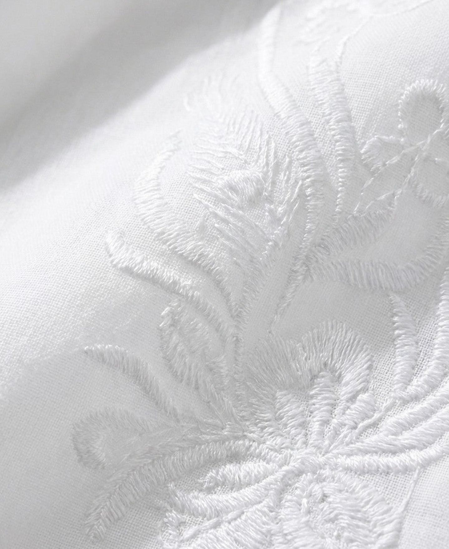 Женская блузка Modenaire Embroidered V-Neckline — фото 6