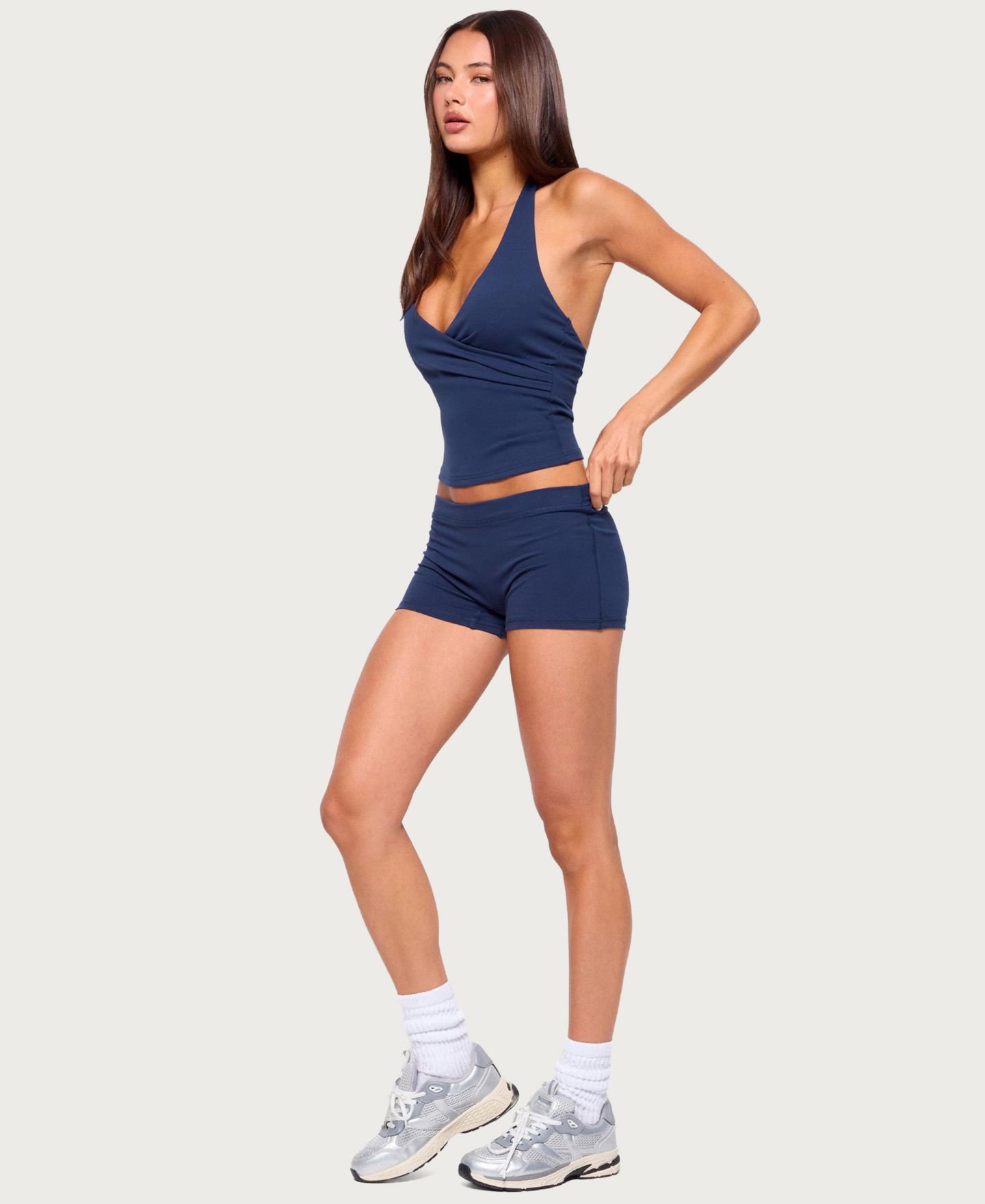 Женский топ Edikted Alaya Fitted Wrap Halter, цвет: Тёмно-синий — фото 3